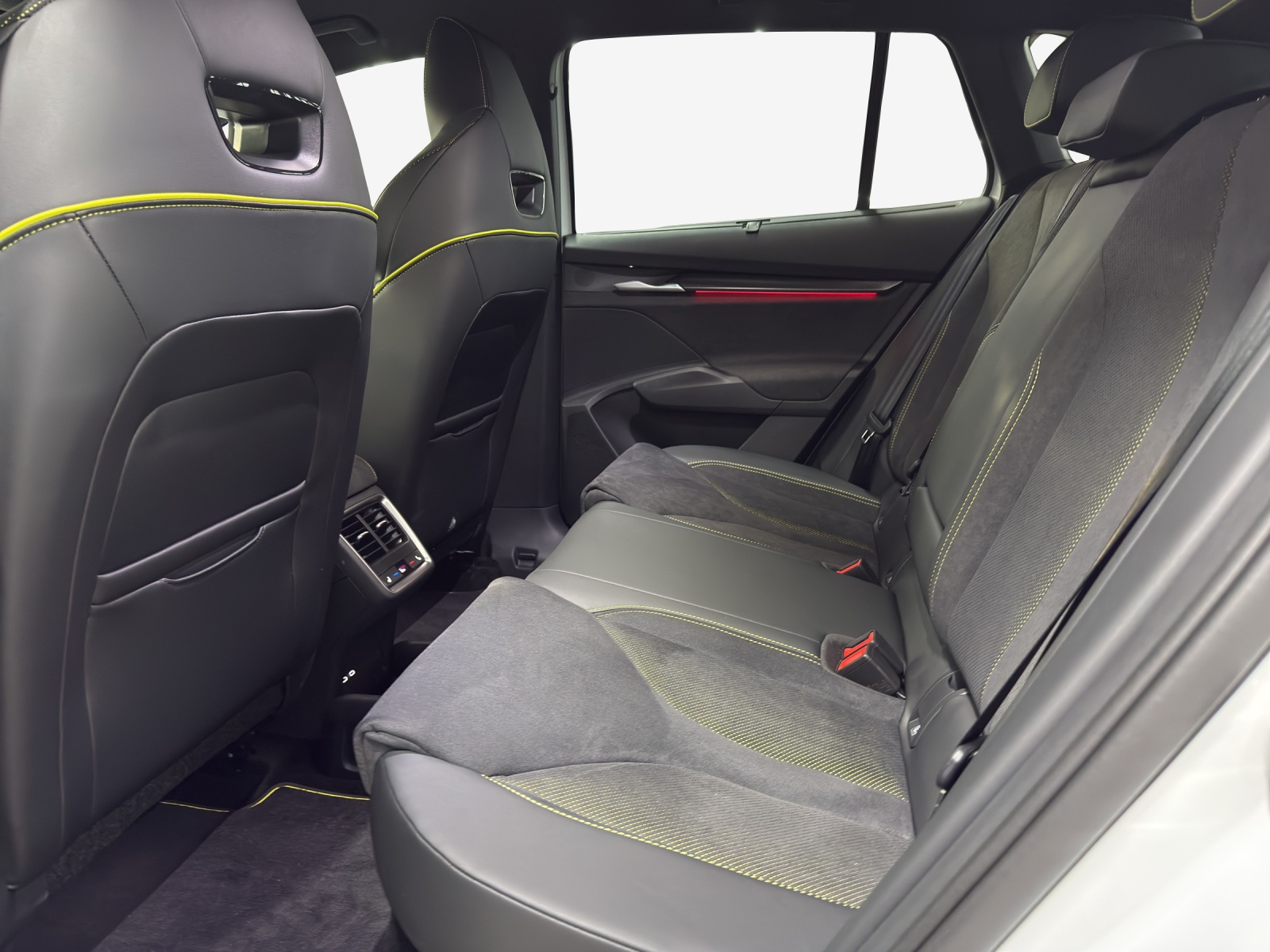 SKODA Elroq RS 4x4-image-12