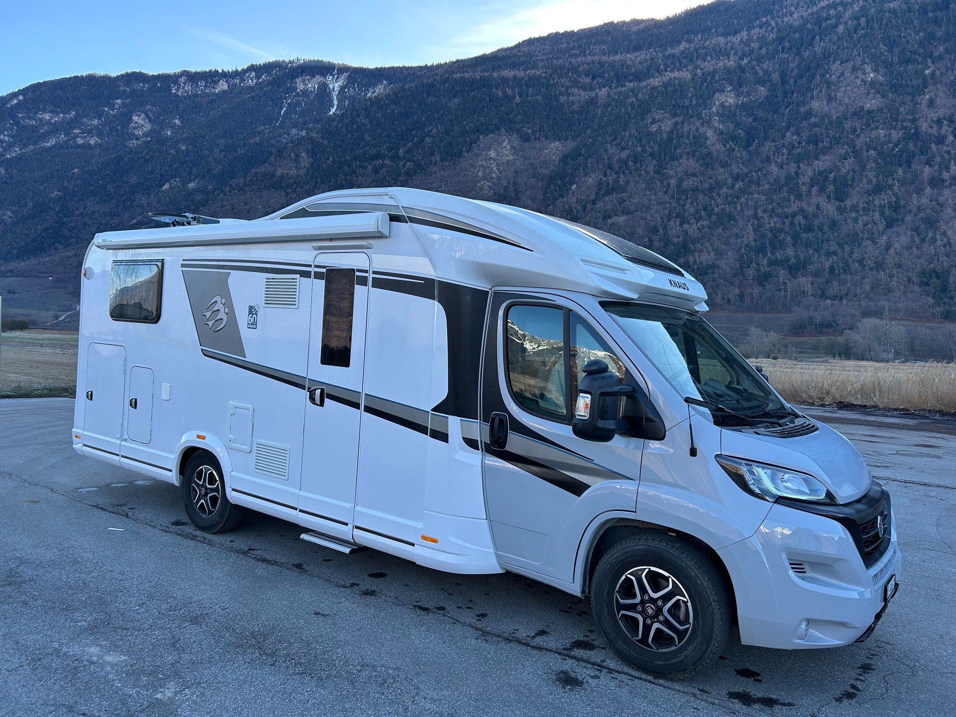 KNAUS SKY WAVE