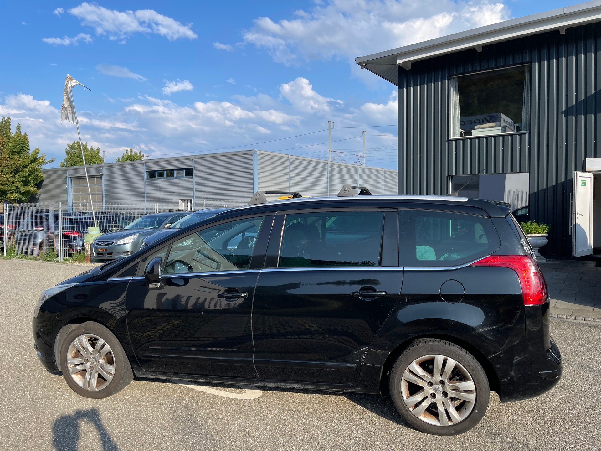 PEUGEOT 5008 2.0 HDI Business Automatic-image-7
