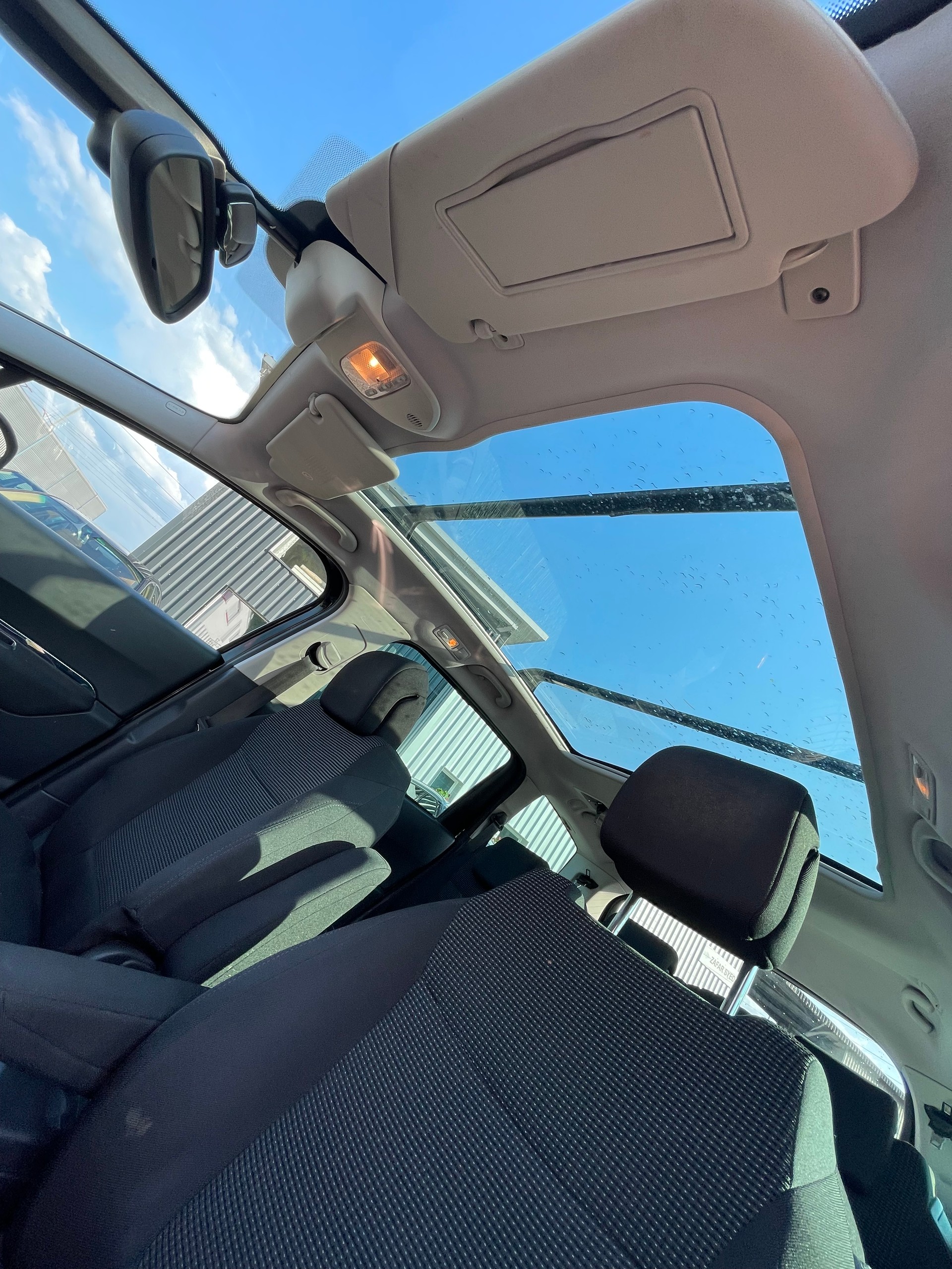 PEUGEOT 5008 2.0 HDI Business Automatic-image-8