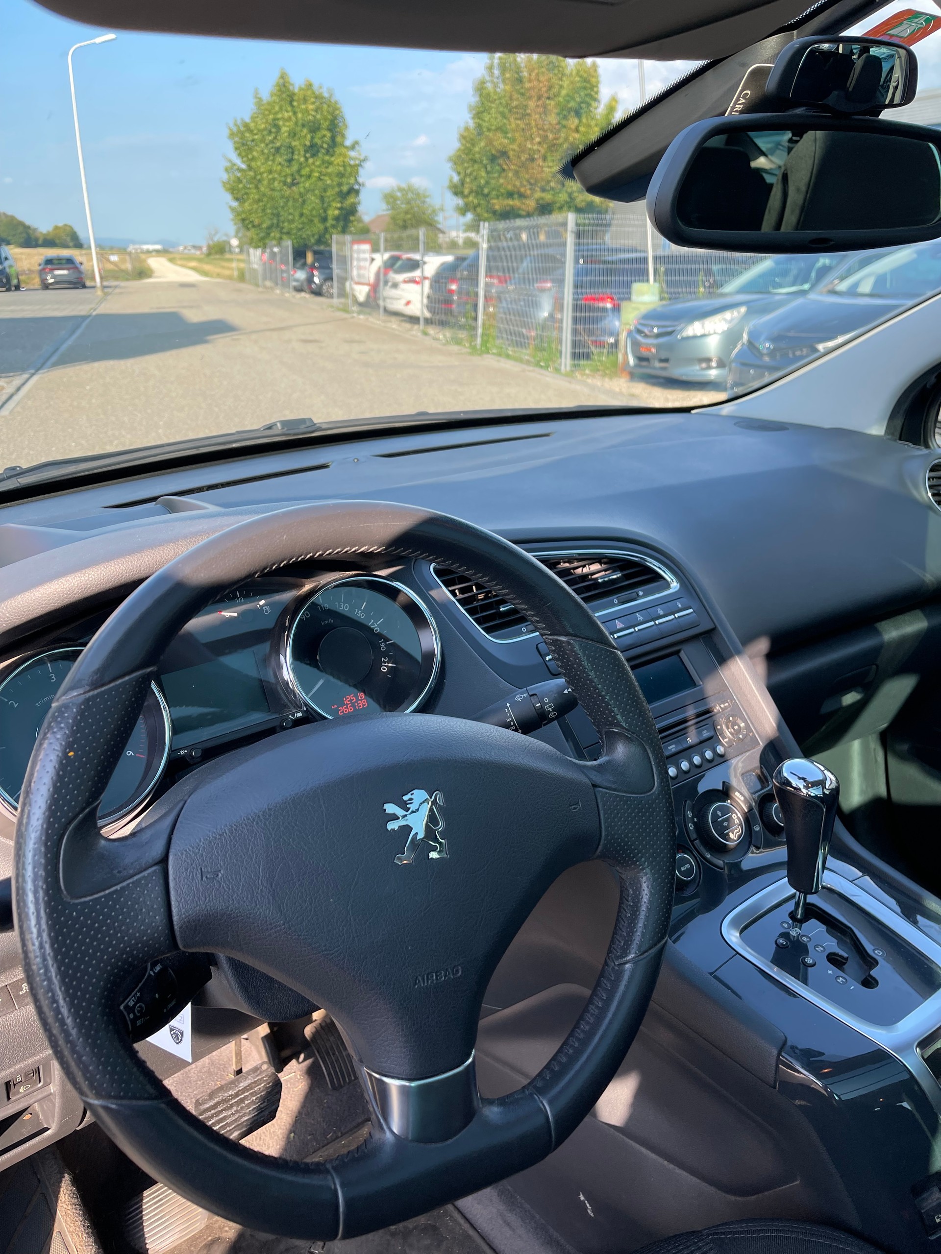 PEUGEOT 5008 2.0 HDI Business Automatic-image-9