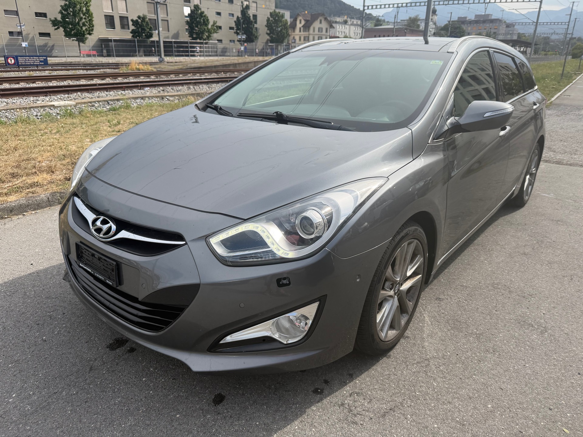 HYUNDAI i40 Wagon 1.7 CRDI Premium Automatic-image-3