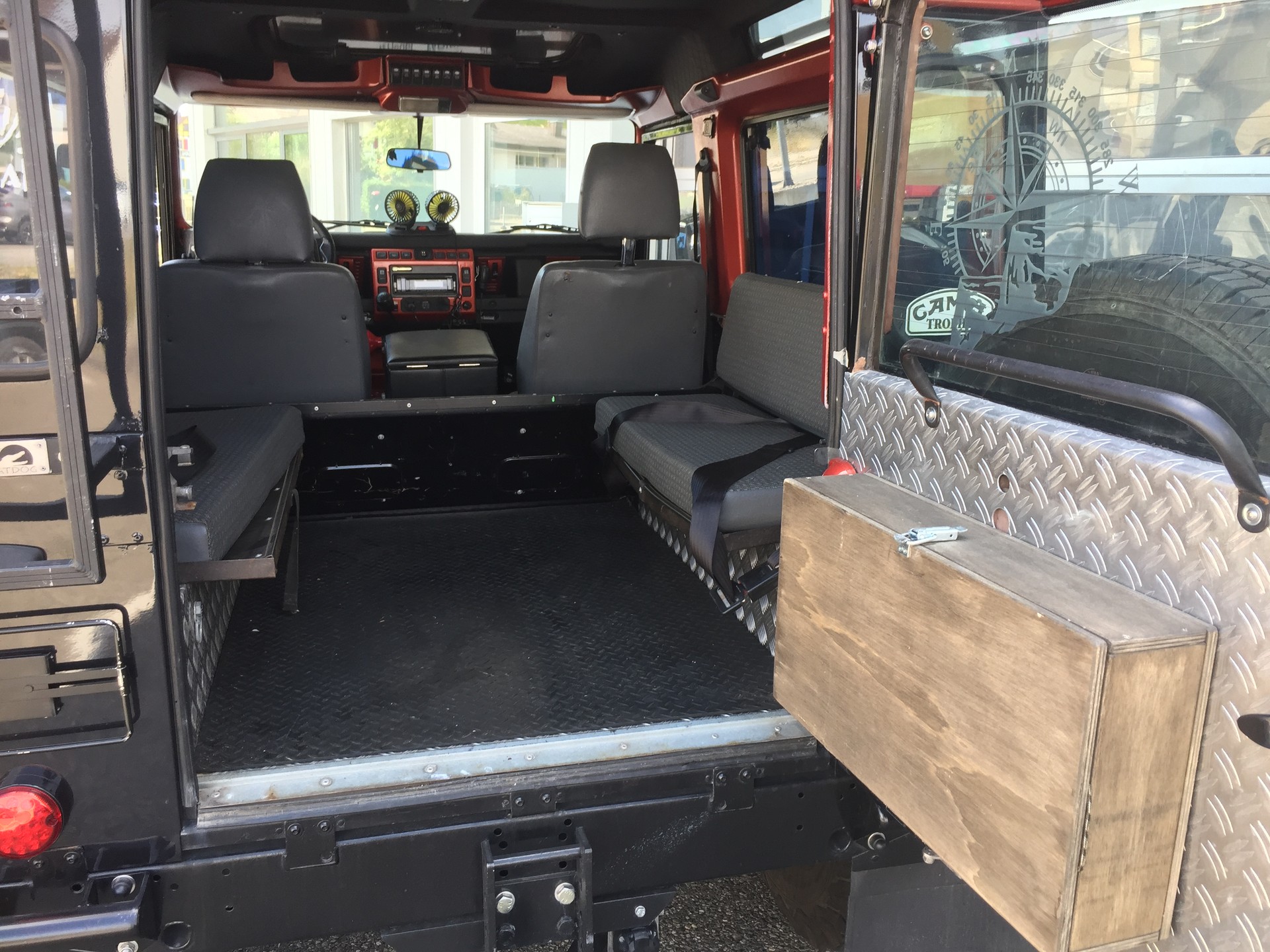 LAND ROVER Defender 90 SW 2.5 TDi-image-14
