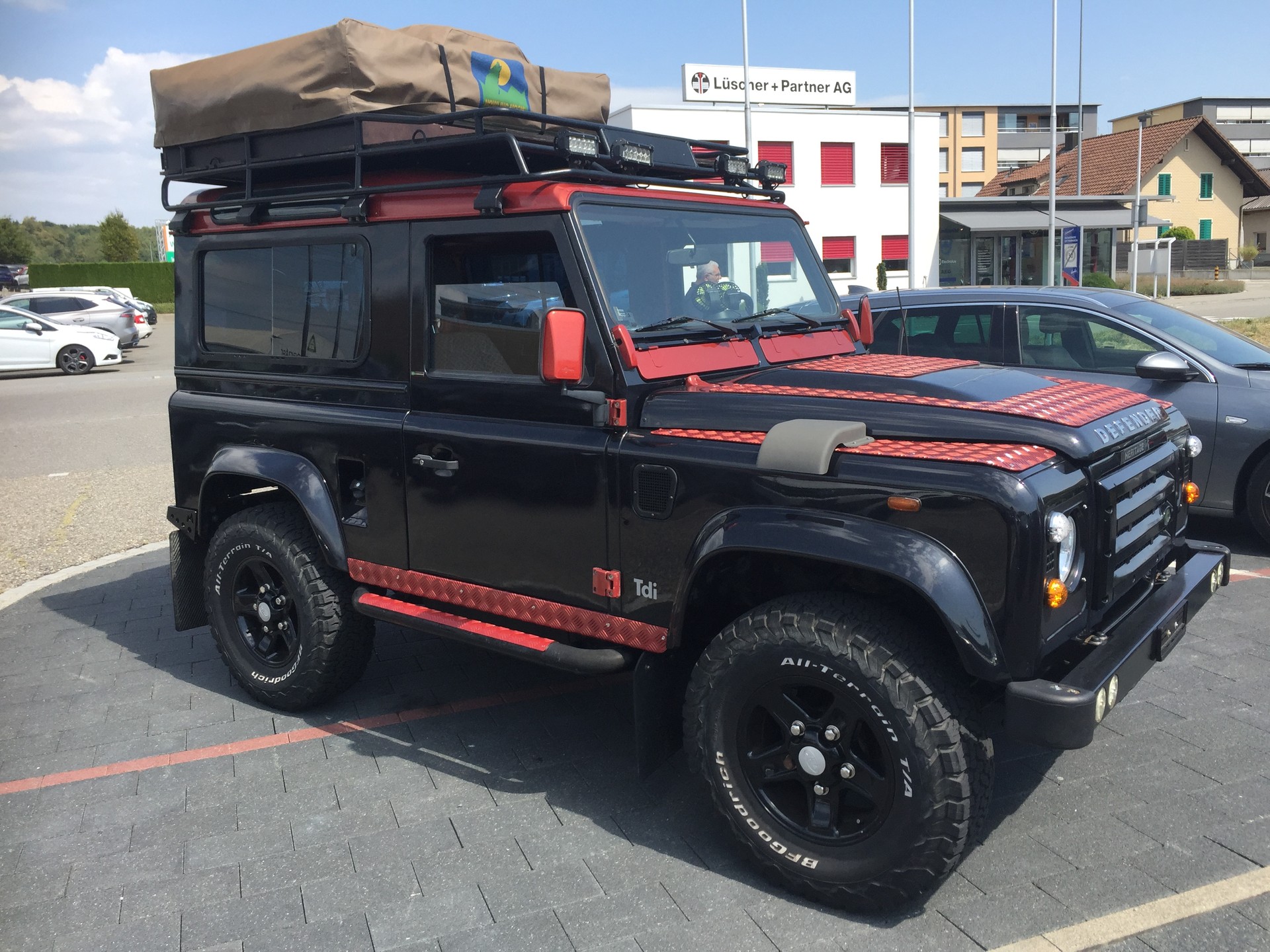 LAND ROVER Defender 90 SW 2.5 TDi-image-9