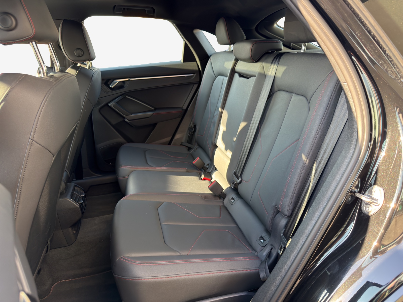 AUDI Q3 Sportback 35 TDI S line Attraction quattro S-tronic-image-11