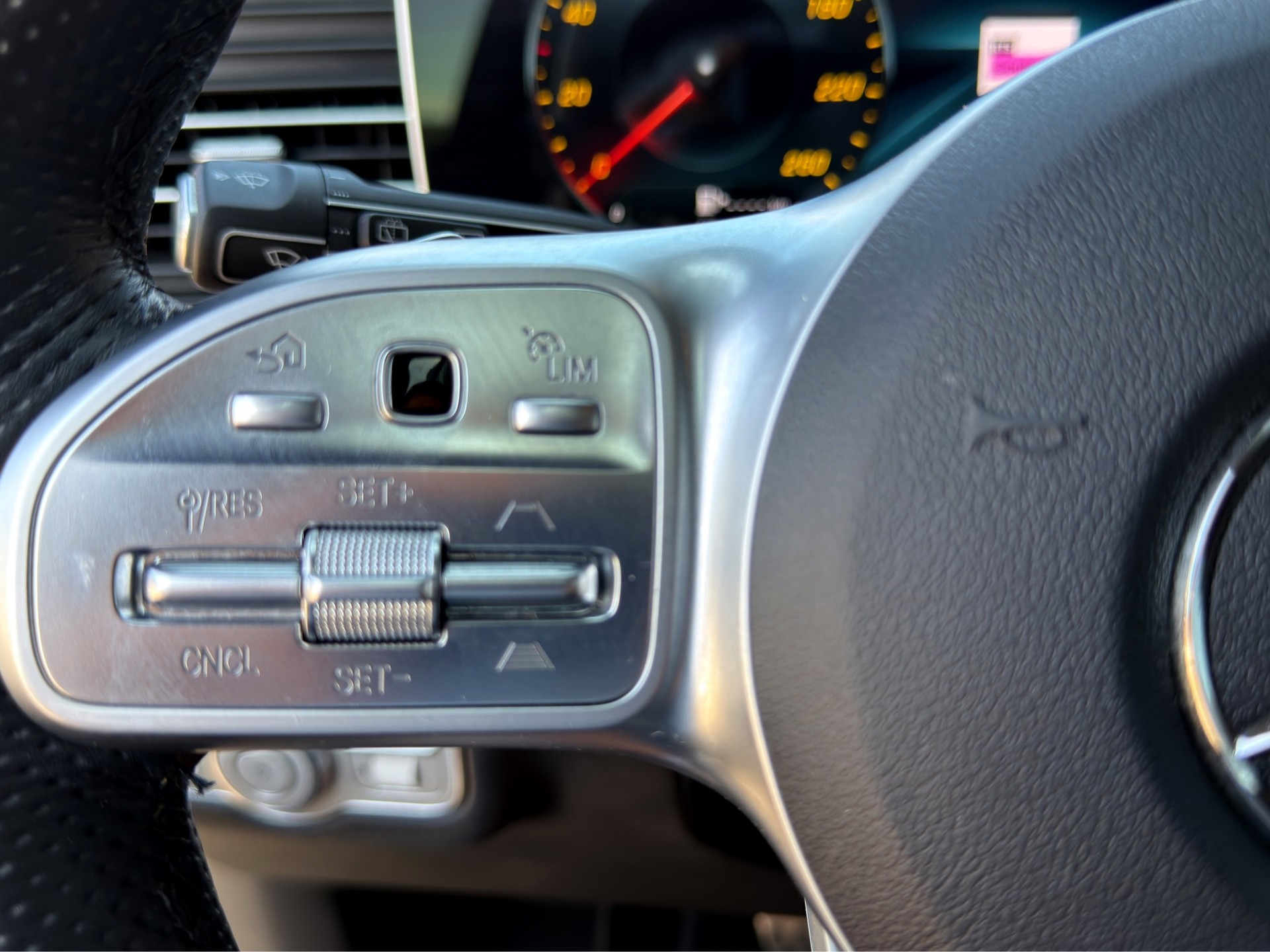 MERCEDES-BENZ GLE 350 e 4Matic AMG Line 9G-Tronic-image-16