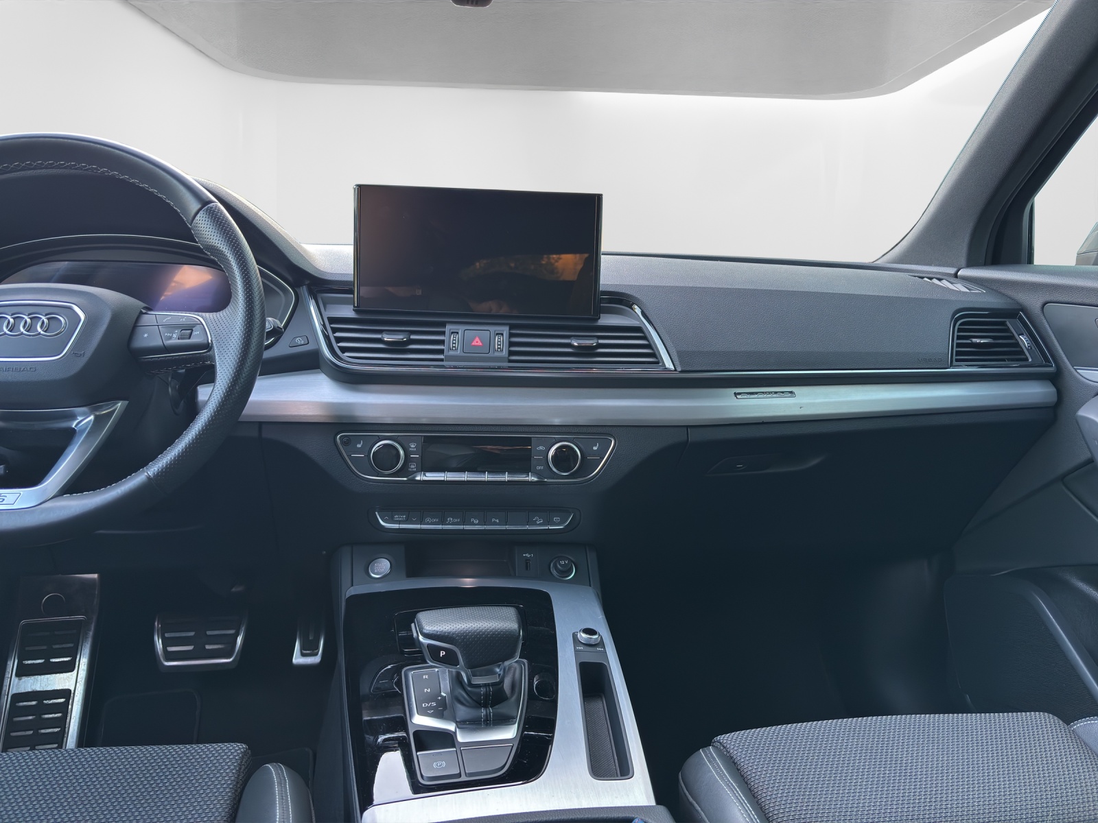 AUDI Q5 2.0 40 TDI S Line quattro S-Tronic-image-7