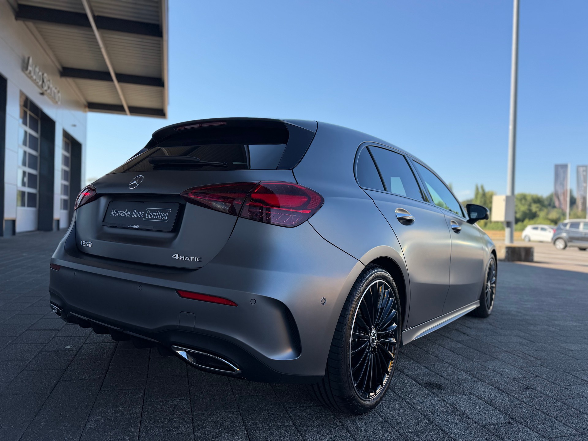 MERCEDES-BENZ A 250 AMG Line 4Matic 8G-DCT-showroom-element-1