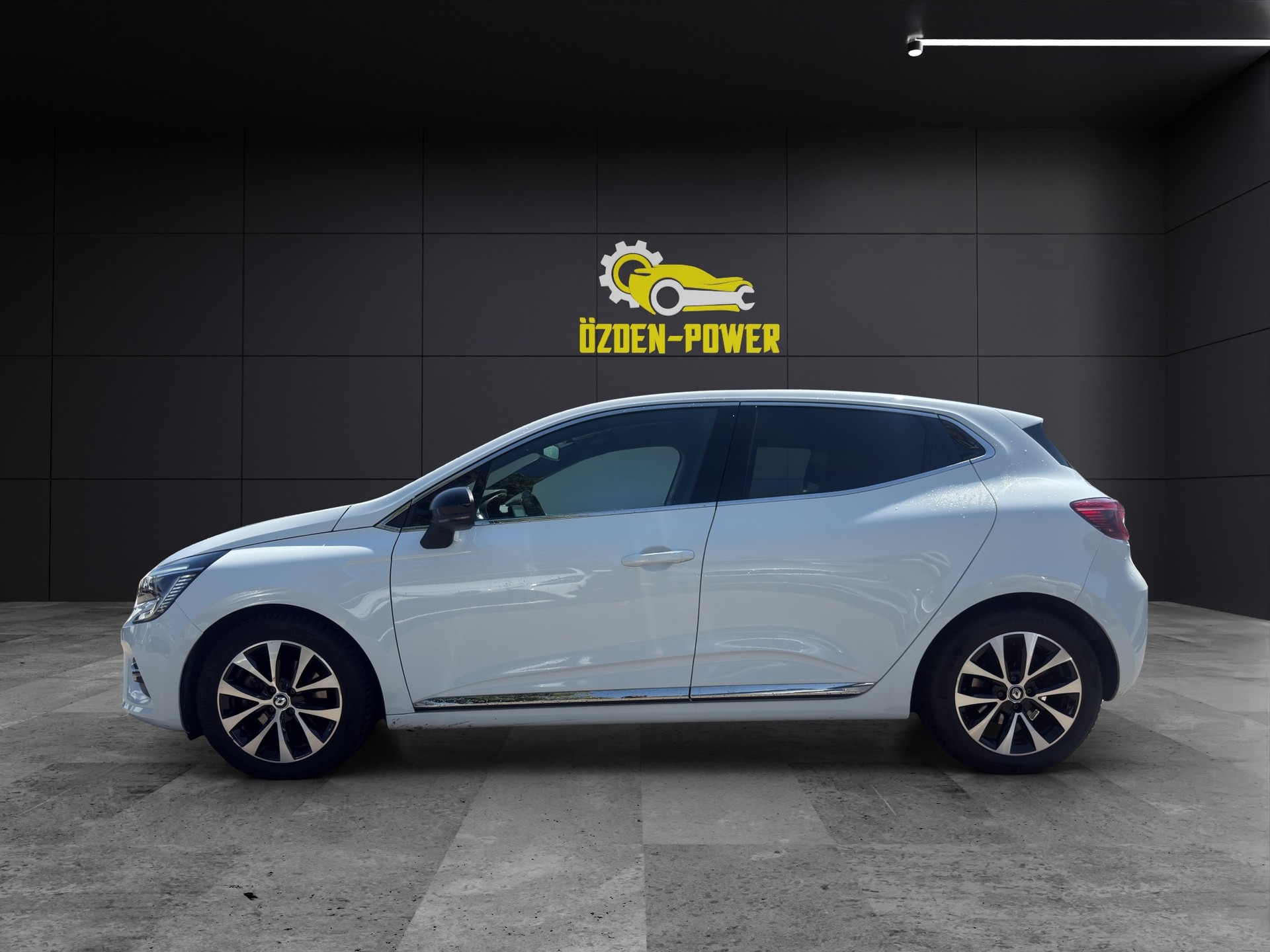 RENAULT Clio 1.6 E-Tech Techno-image-6