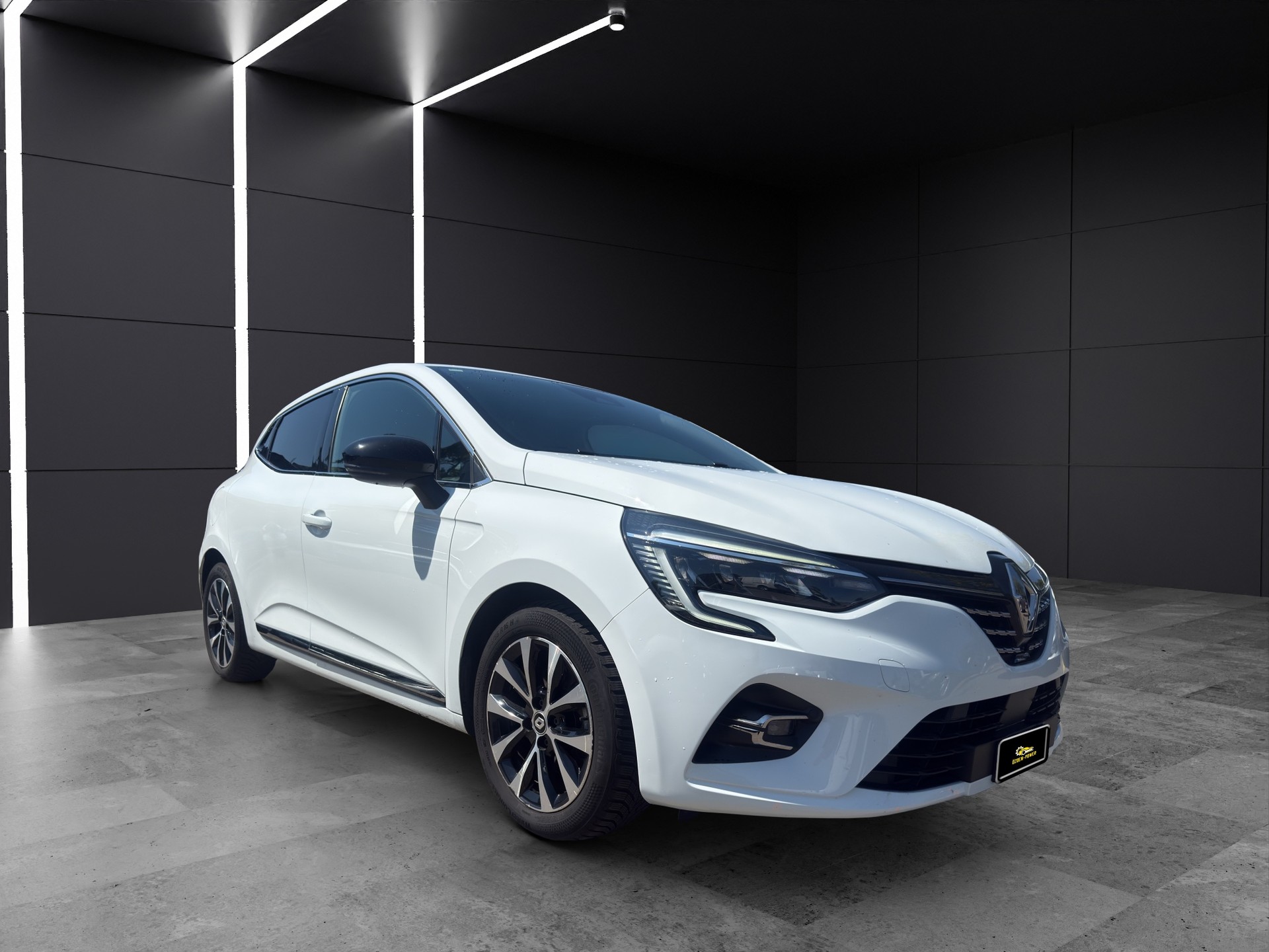 RENAULT Clio 1.6 E-Tech Techno-showroom-element-2