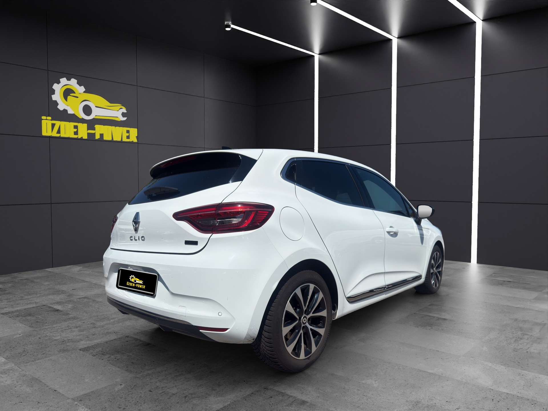 RENAULT Clio 1.6 E-Tech Techno-image-4