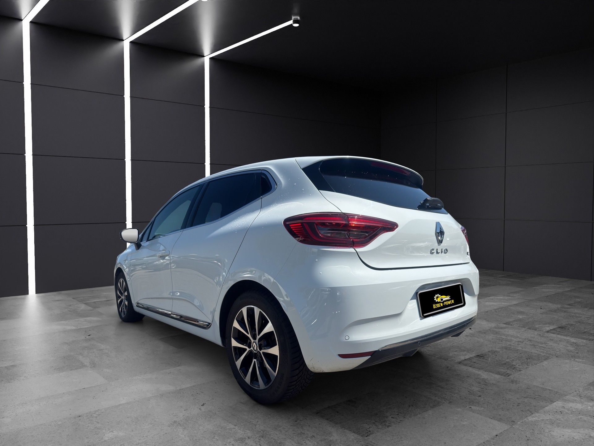 RENAULT Clio 1.6 E-Tech Techno-image-5