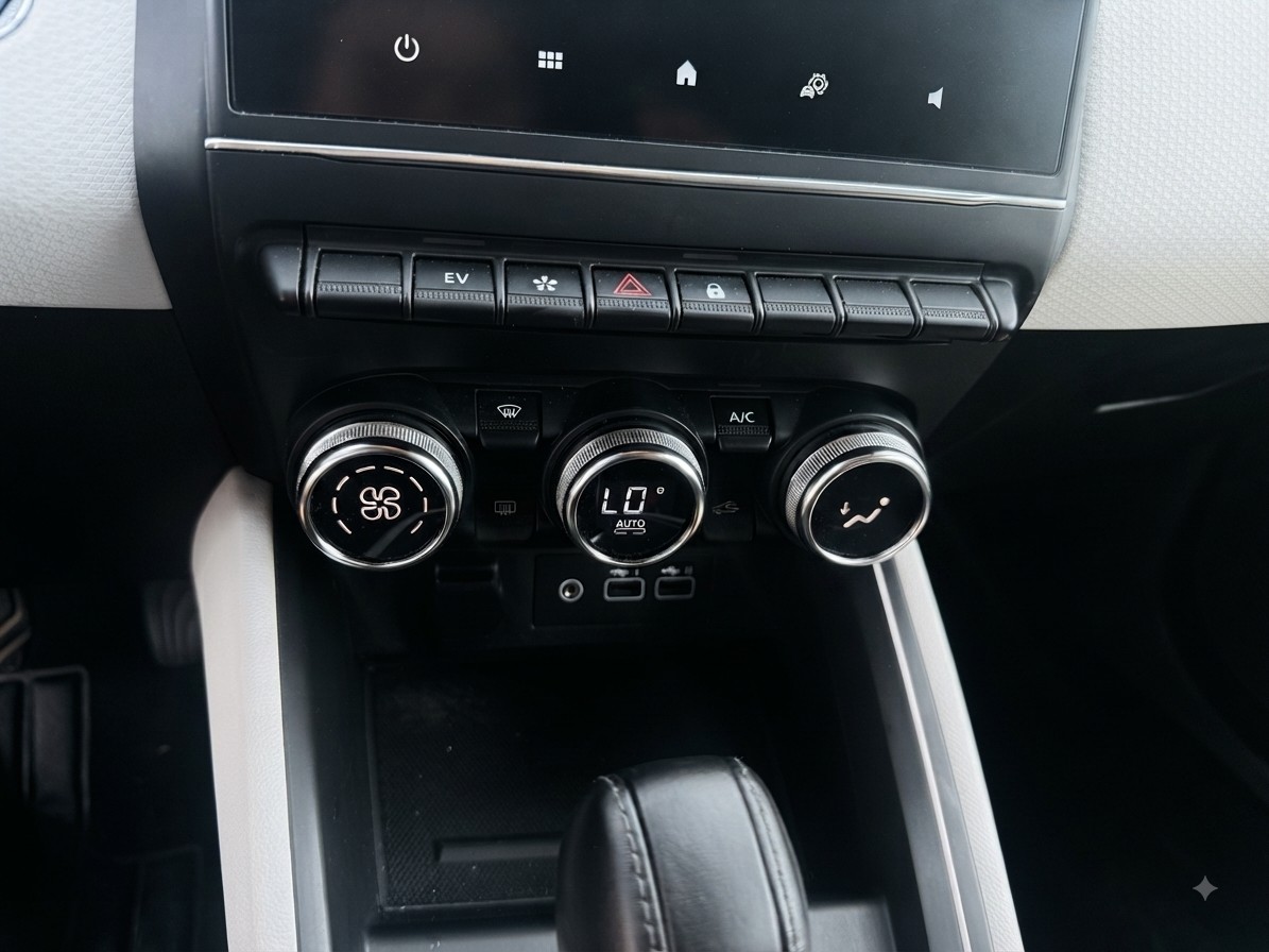 RENAULT Clio 1.6 E-Tech Techno-image-26