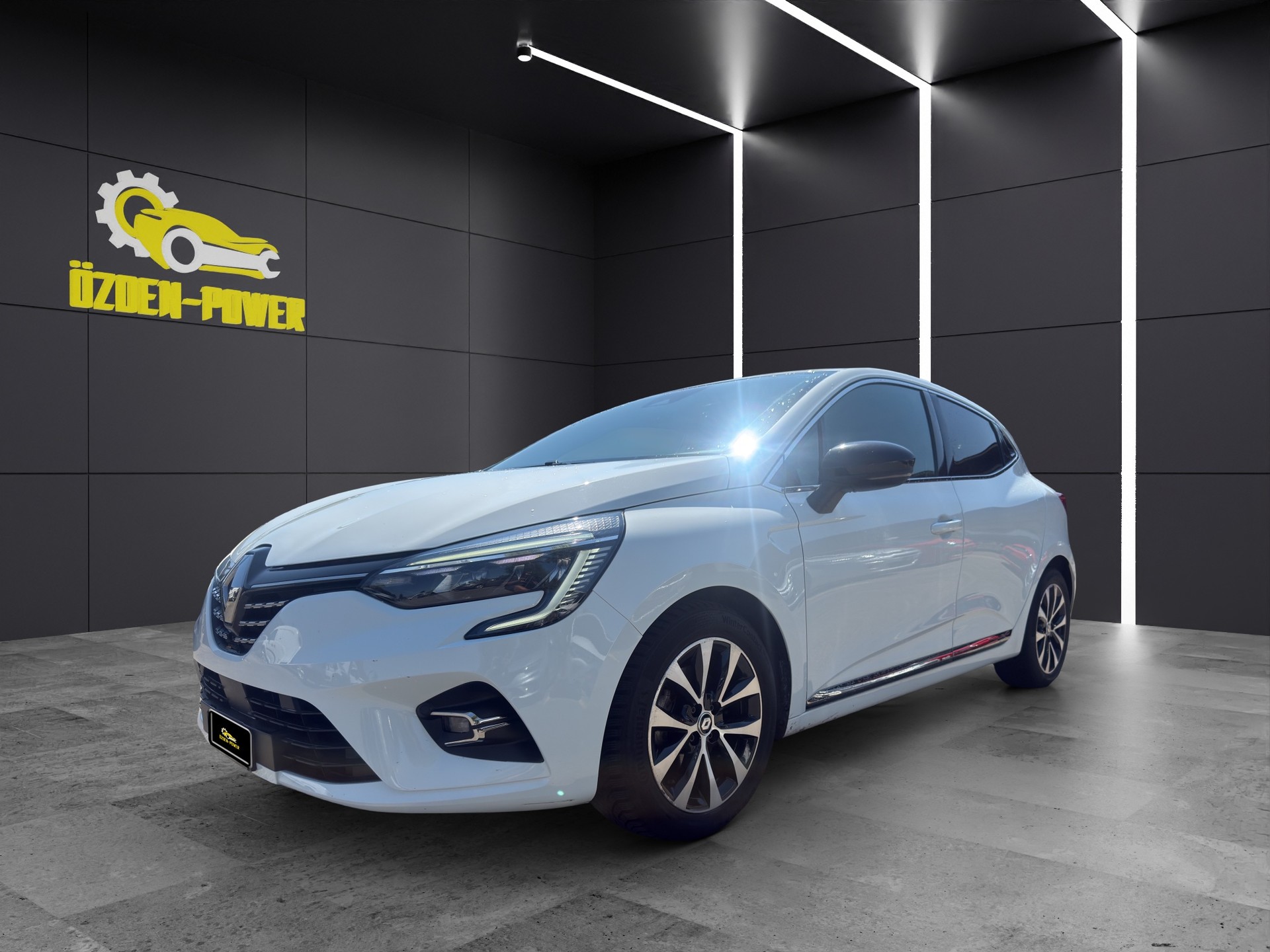 RENAULT Clio 1.6 E-Tech Techno