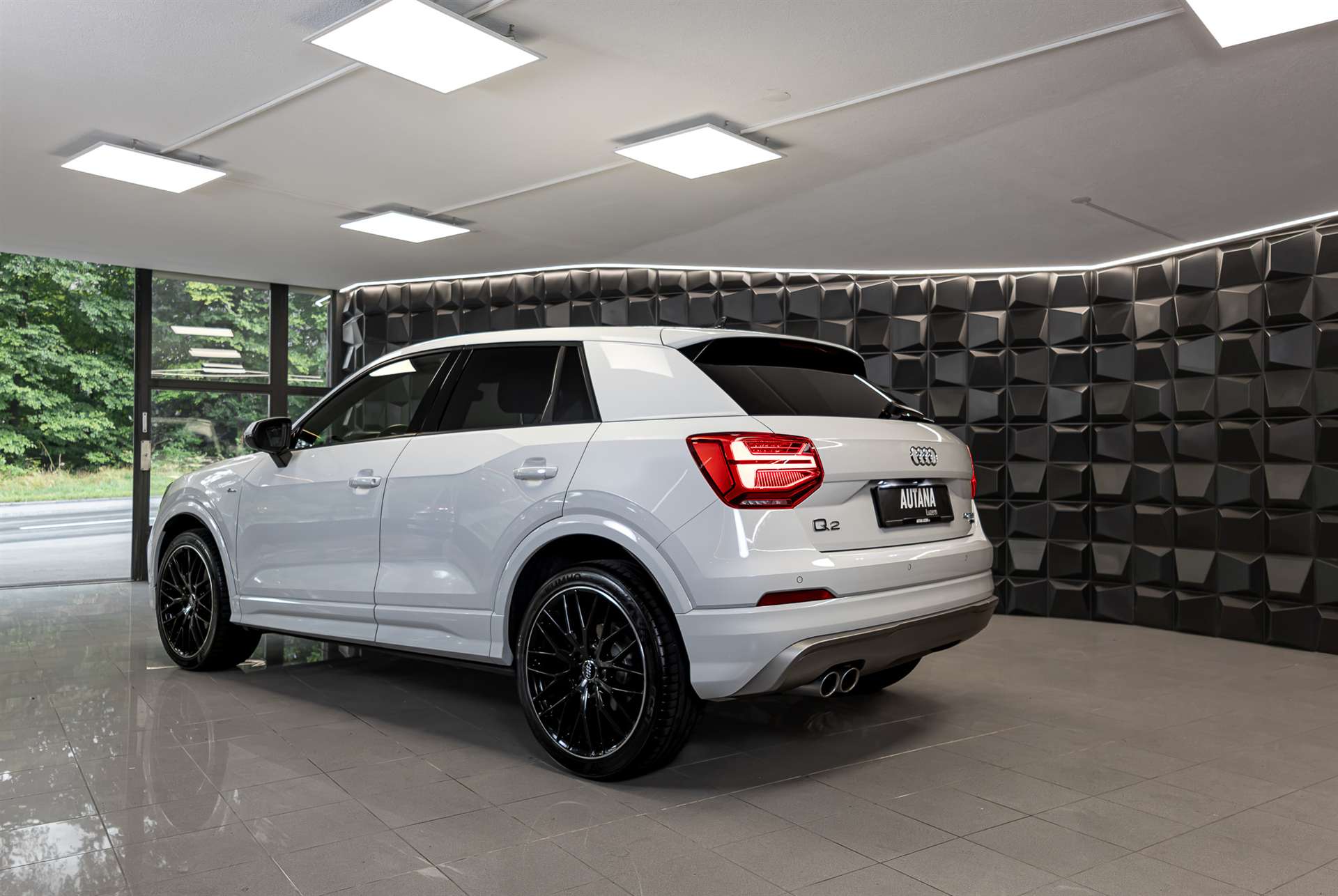 AUDI Q2 2.0 TFSI sport quattro S-tronic-image-2