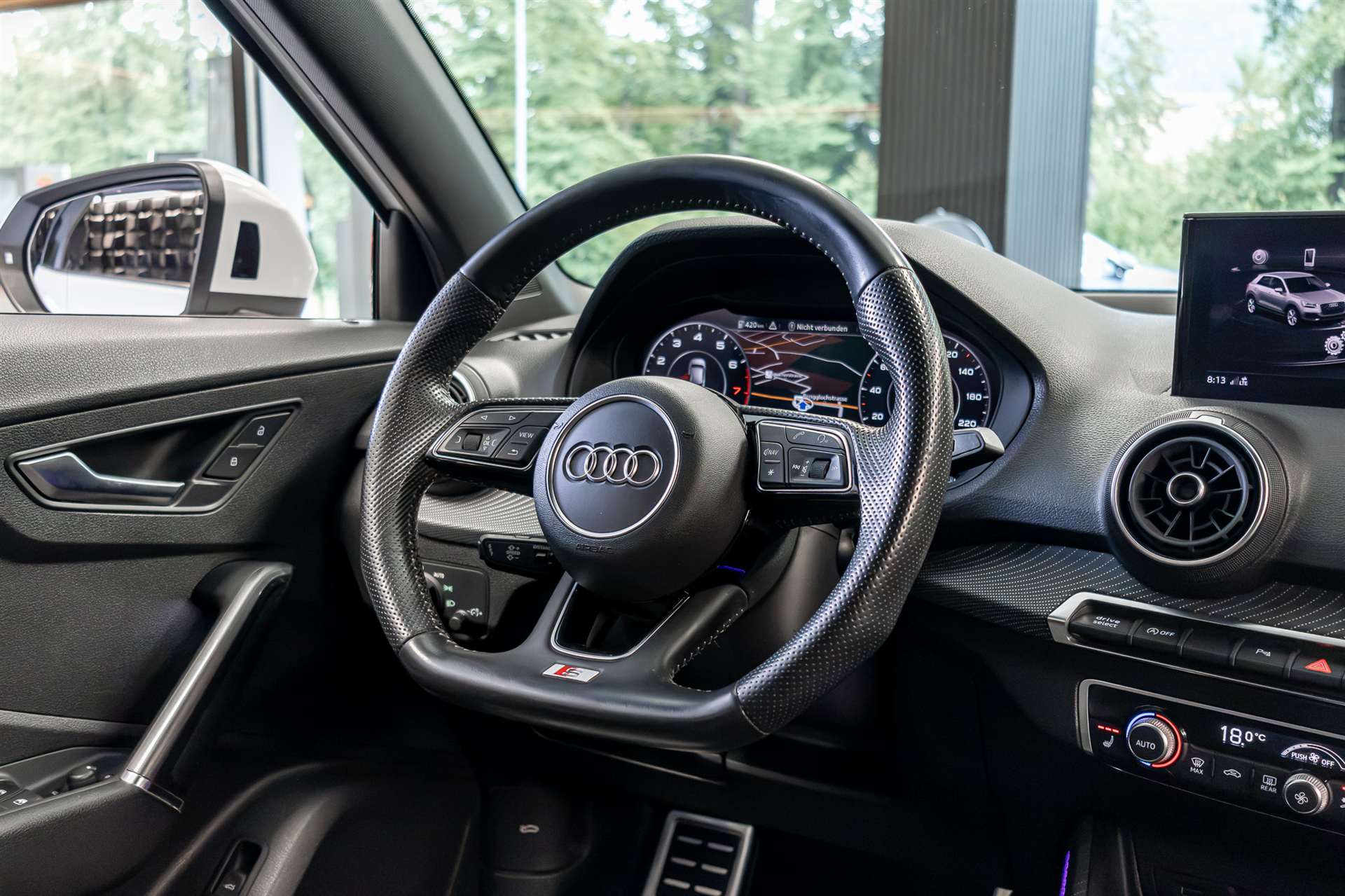 AUDI Q2 2.0 TFSI sport quattro S-tronic-image-6
