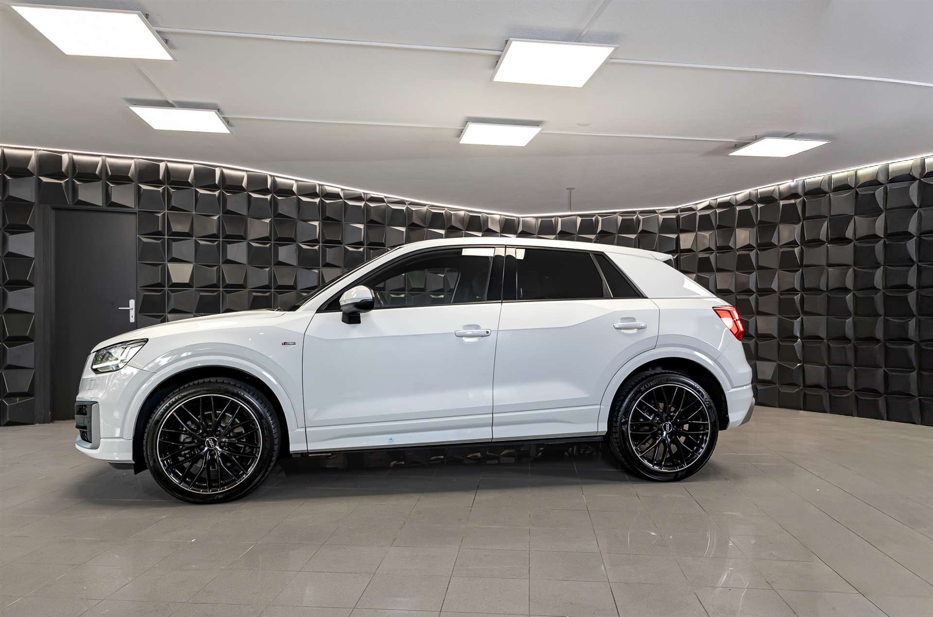 AUDI Q2 2.0 TFSI sport quattro S-tronic-image-1