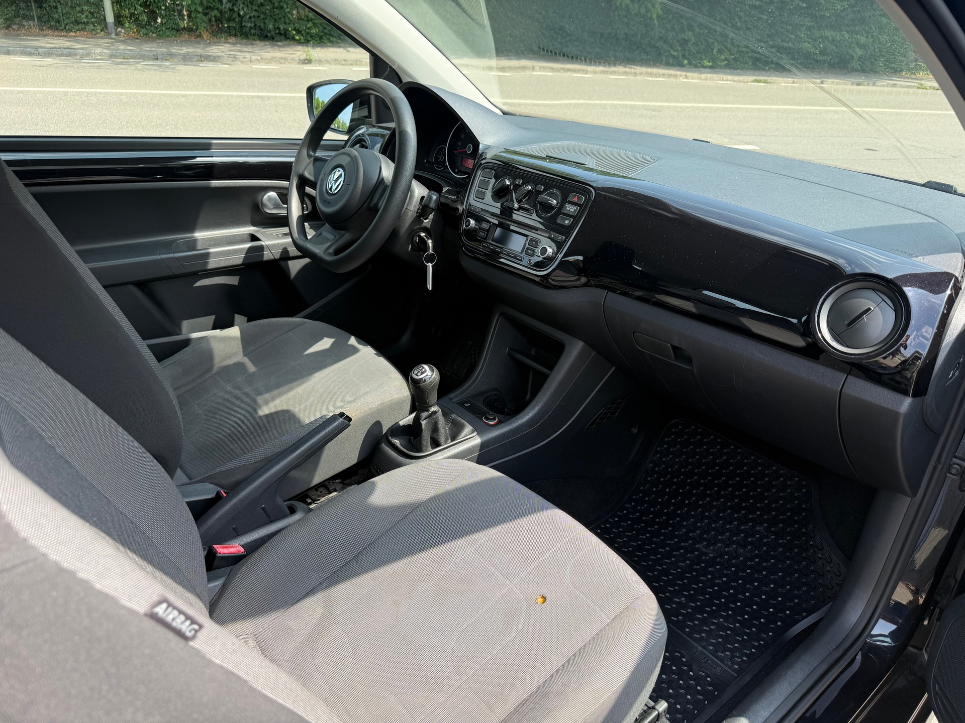 VW Up 1.0 take up-image-9