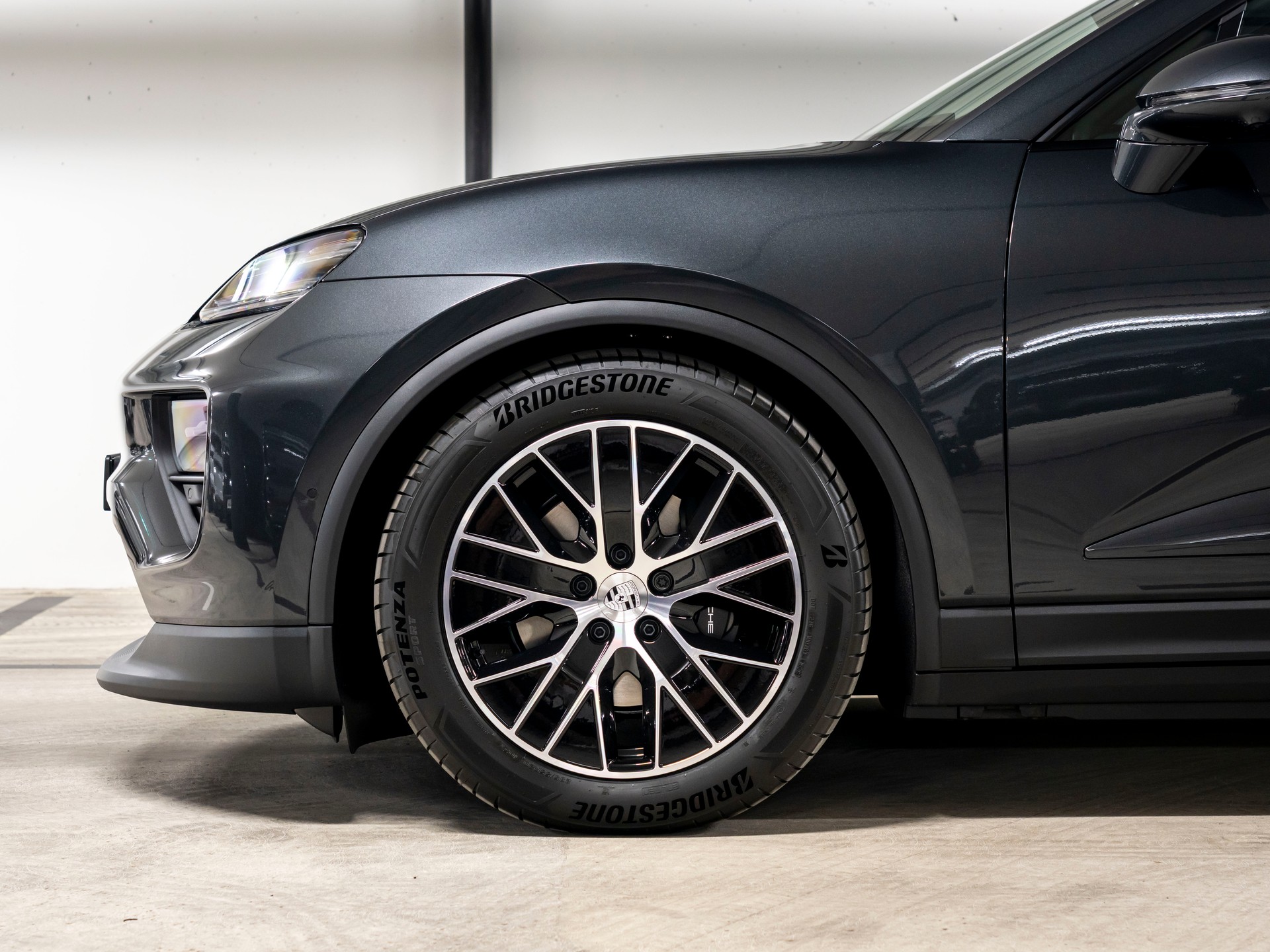 PORSCHE Macan 4 100kWh-image-5