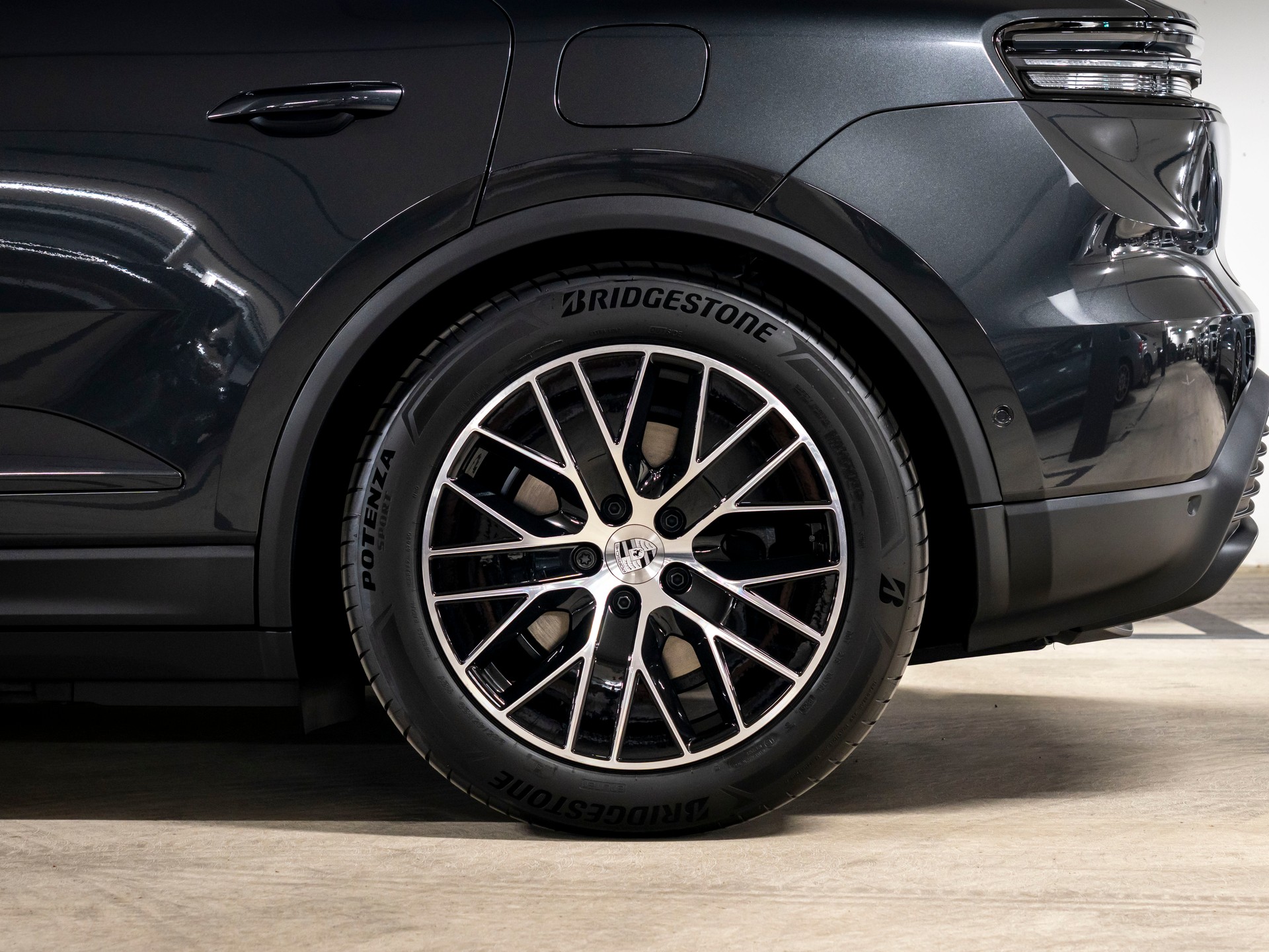 PORSCHE Macan 4 100kWh-image-8
