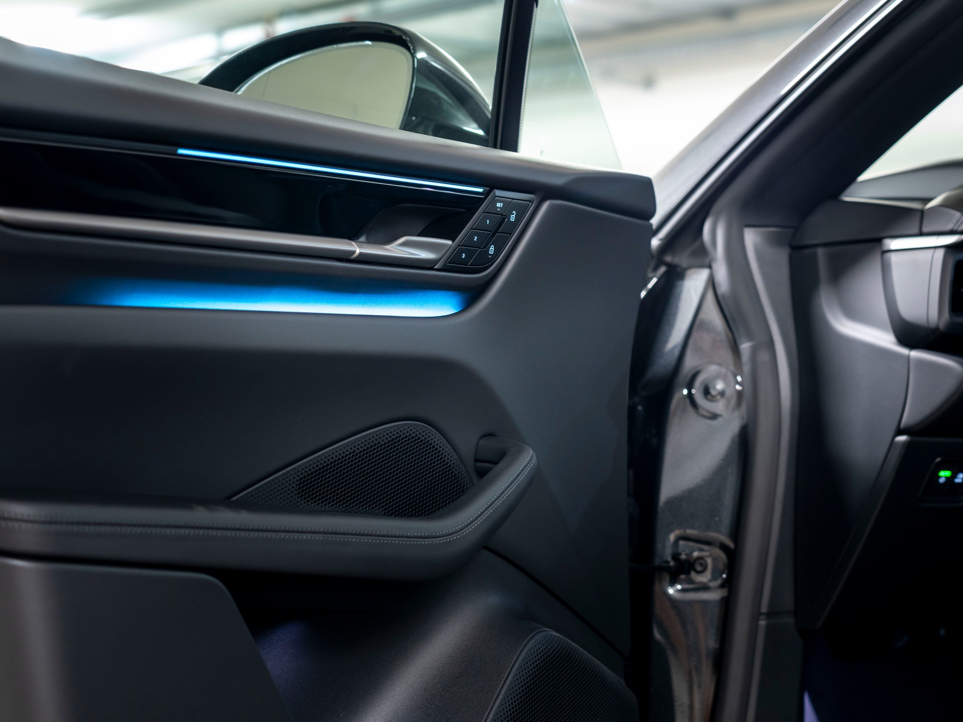 PORSCHE Macan 4 100kWh-image-15