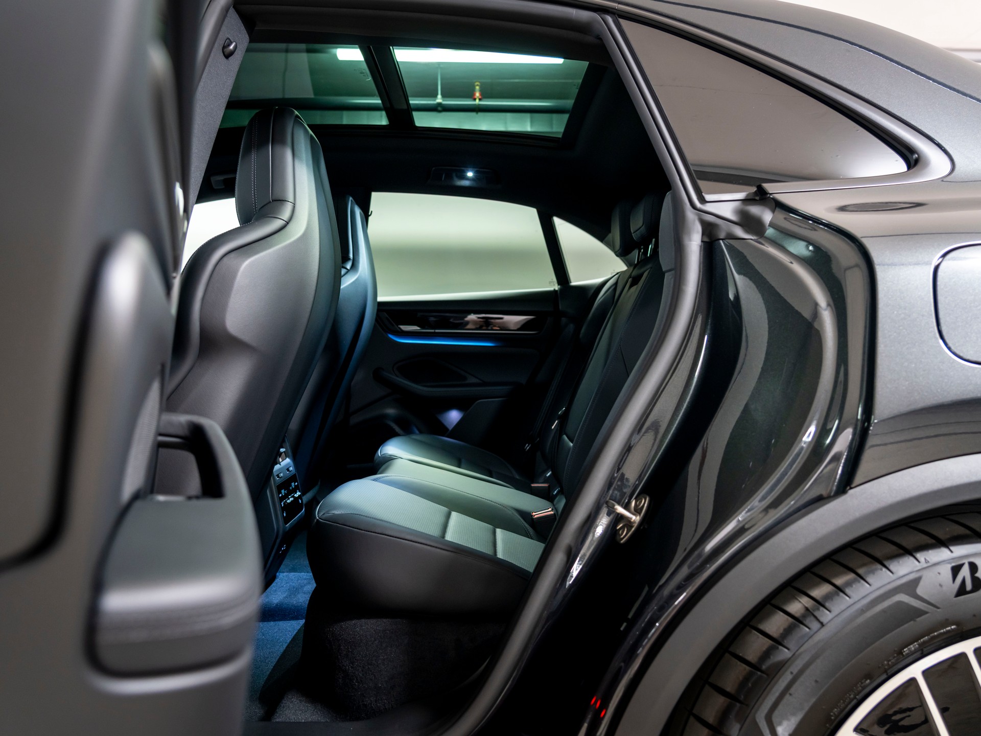 PORSCHE Macan 4 100kWh-image-17