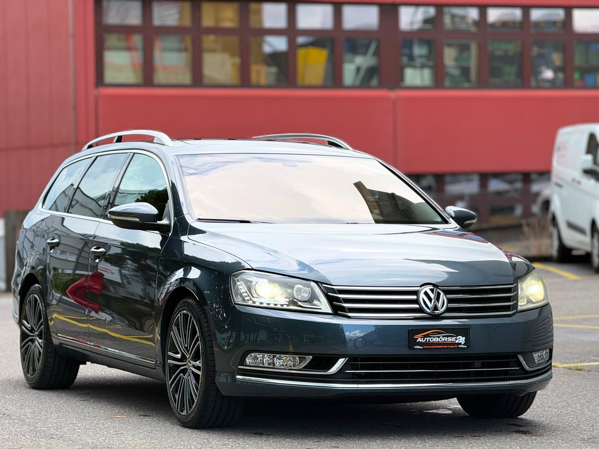 VW Passat Variant 2.0 TDI 177 BlueMT High.DSG 4m-image-1