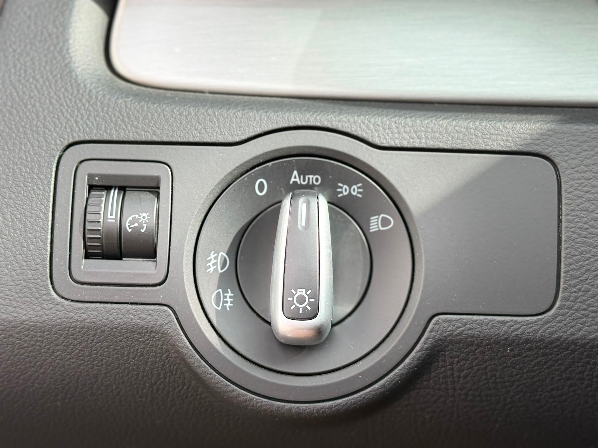 VW Passat Variant 2.0 TDI 177 BlueMT High.DSG 4m-image-16