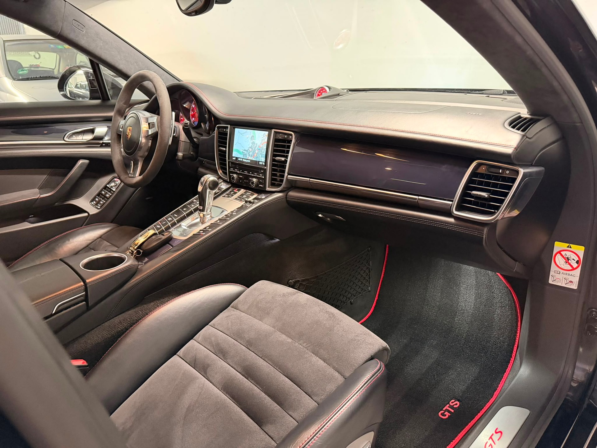 PORSCHE Panamera GTS 4.8 PDK SportChrono-image-13