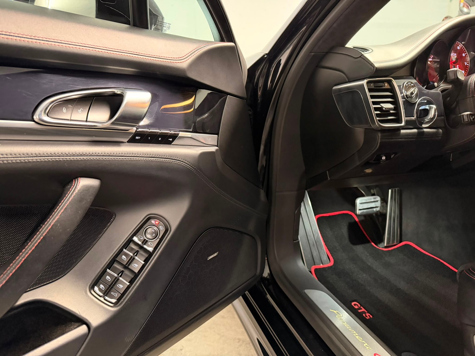 PORSCHE Panamera GTS 4.8 PDK SportChrono-image-15