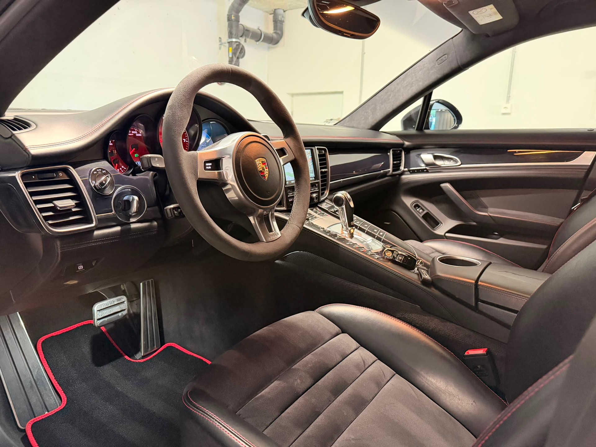 PORSCHE Panamera GTS 4.8 PDK SportChrono-image-7
