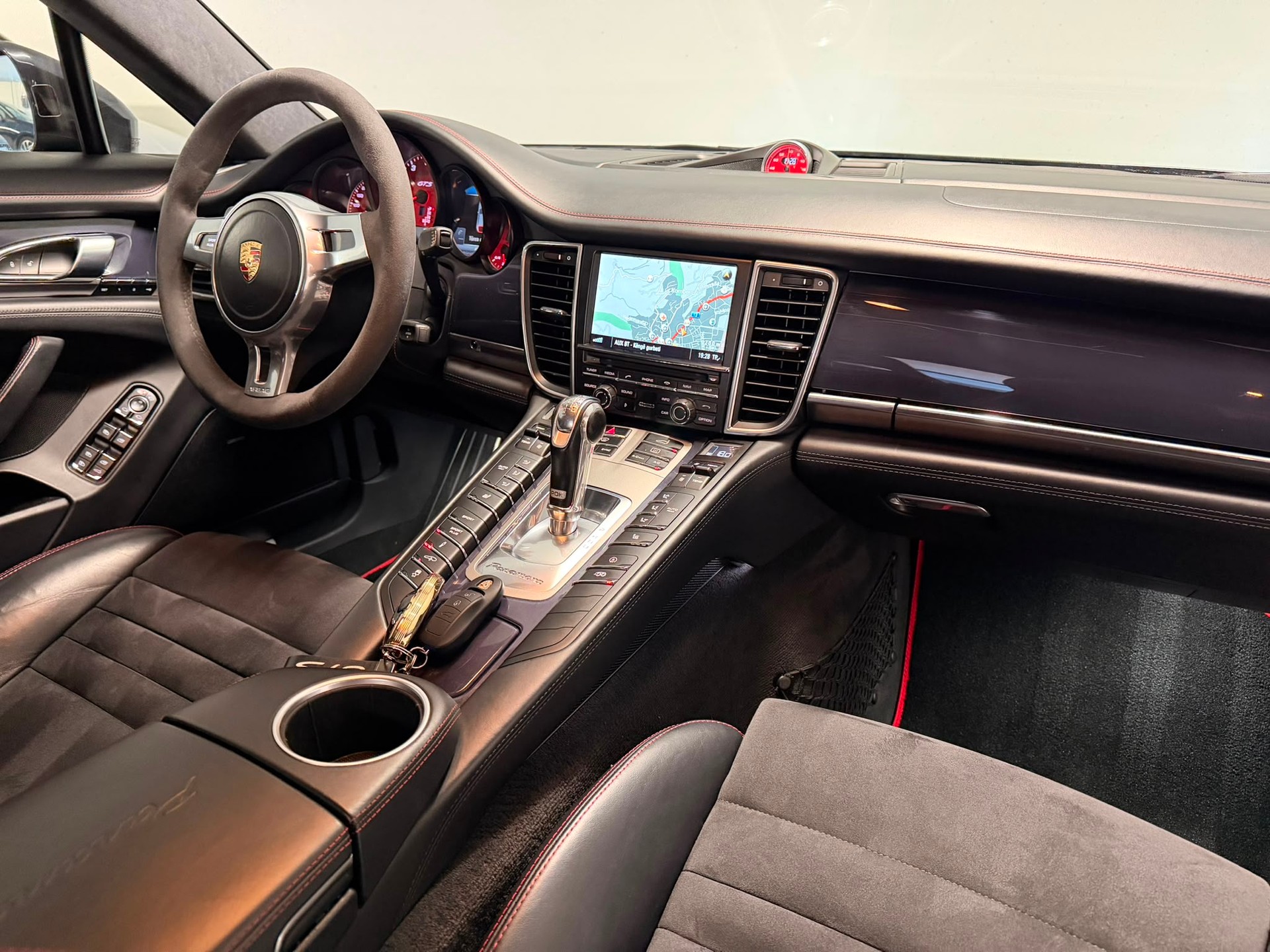 PORSCHE Panamera GTS 4.8 PDK SportChrono-image-8