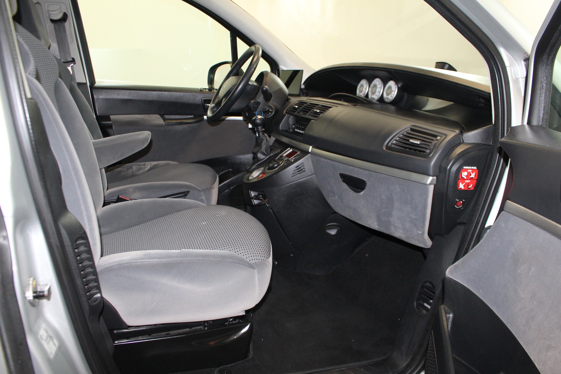 PEUGEOT 807 2.0 HDI Allure-image-10