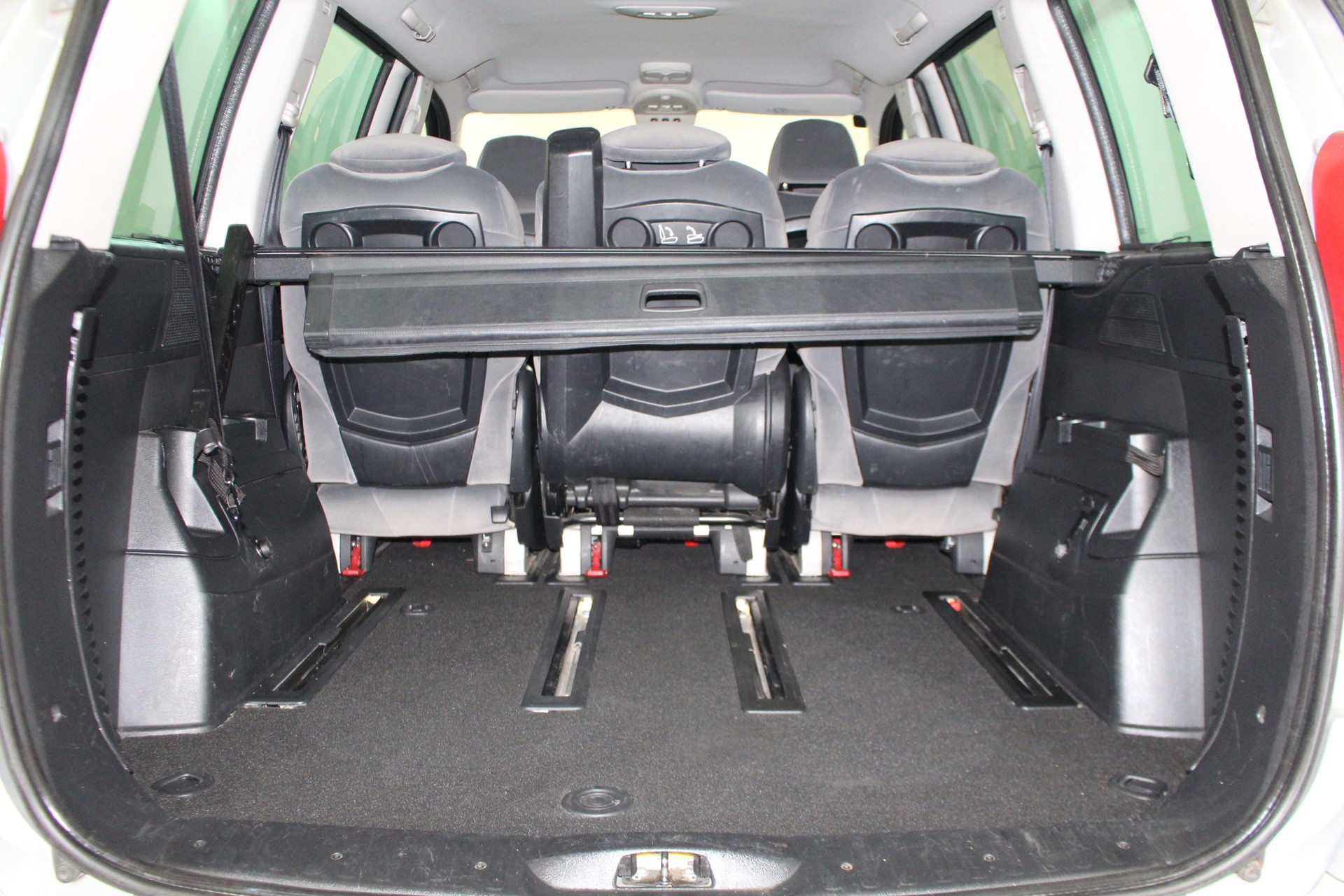PEUGEOT 807 2.0 HDI Allure-image-8