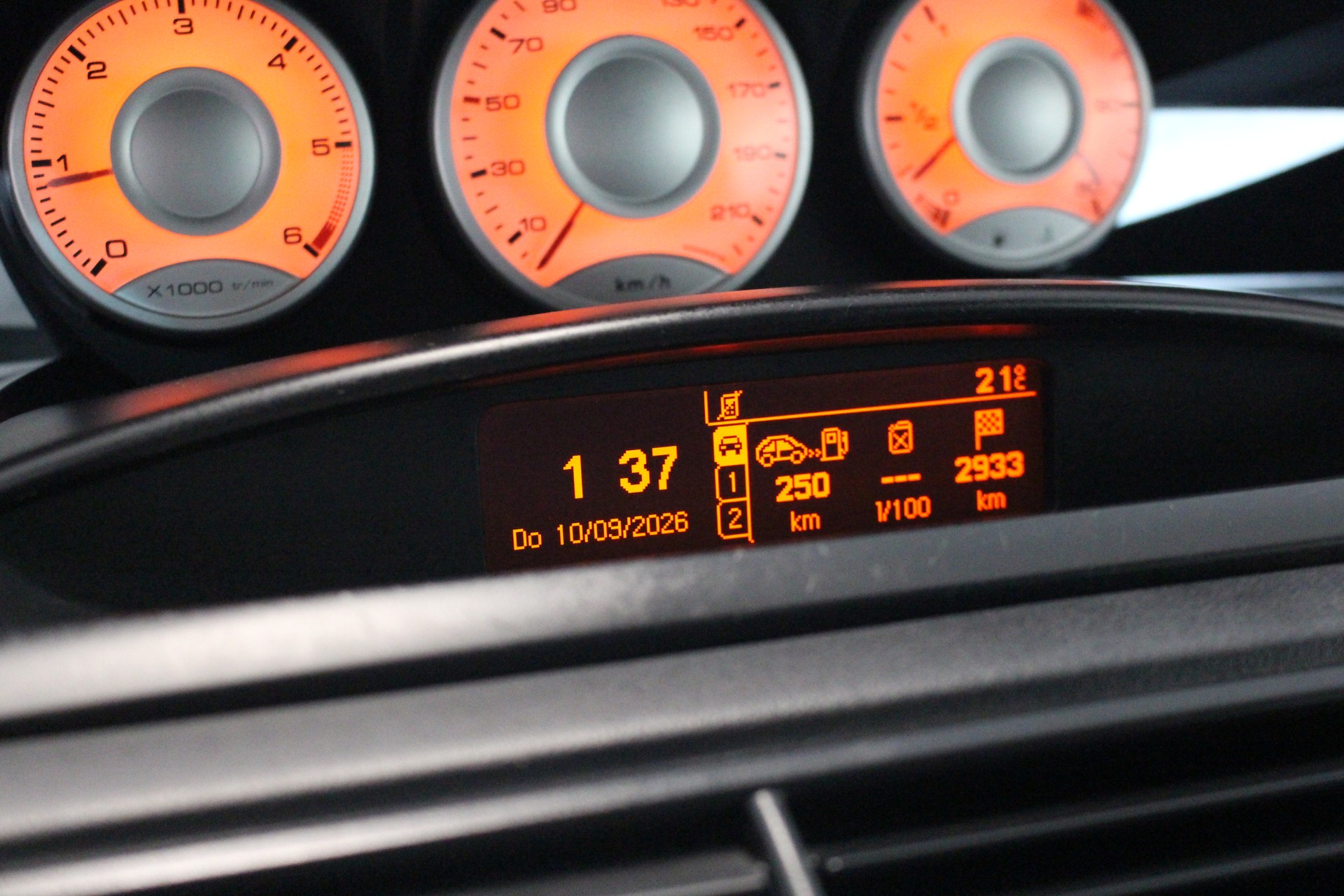 PEUGEOT 807 2.0 HDI Allure-image-16