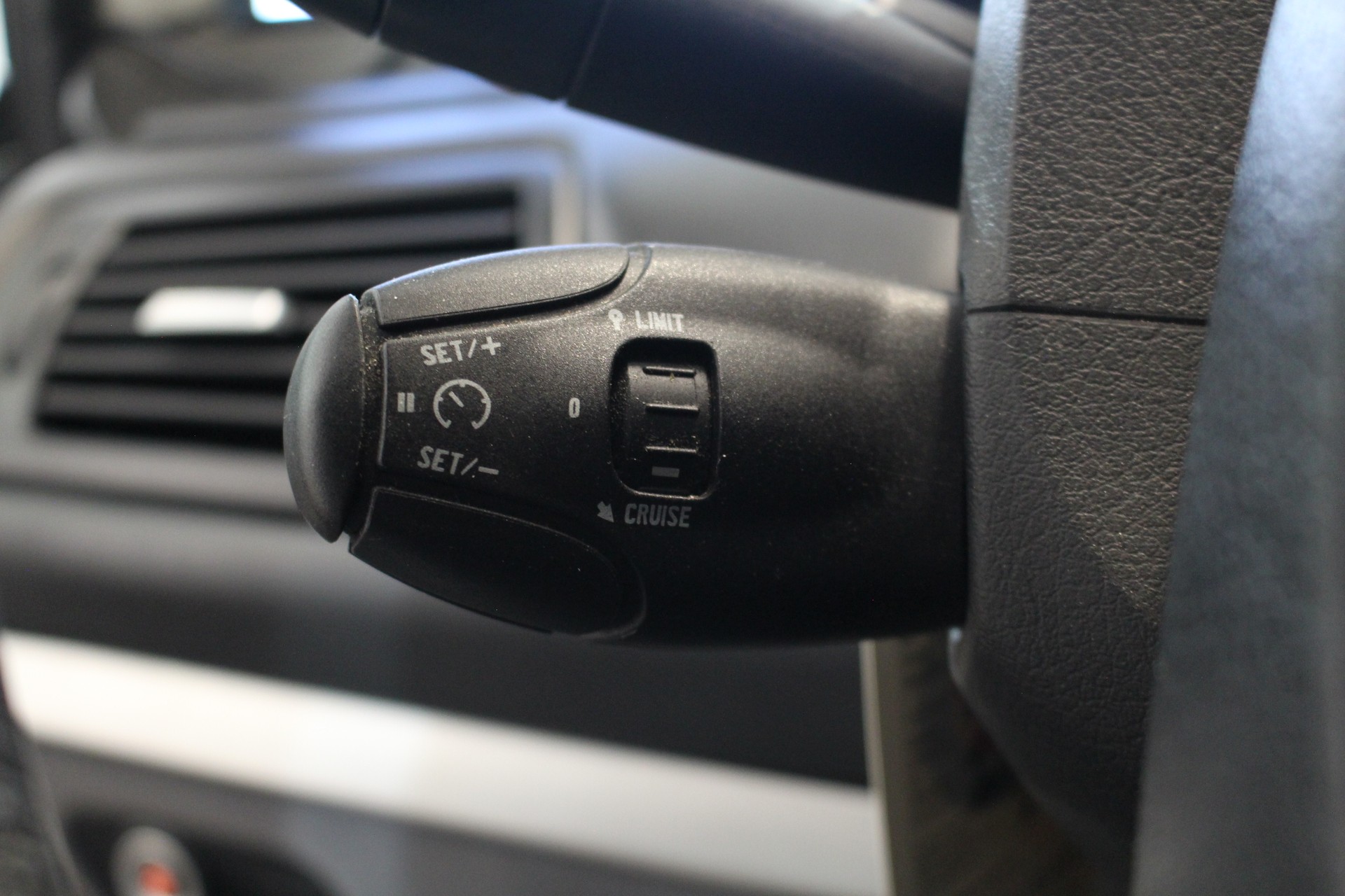 PEUGEOT 807 2.0 HDI Allure-image-14