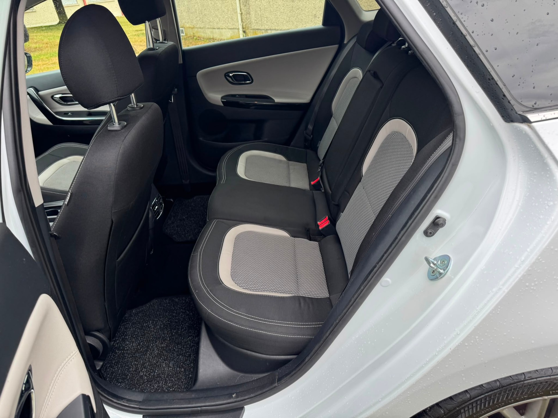 KIA Cee'd Sportswagon 1.6 CRDi-image-13