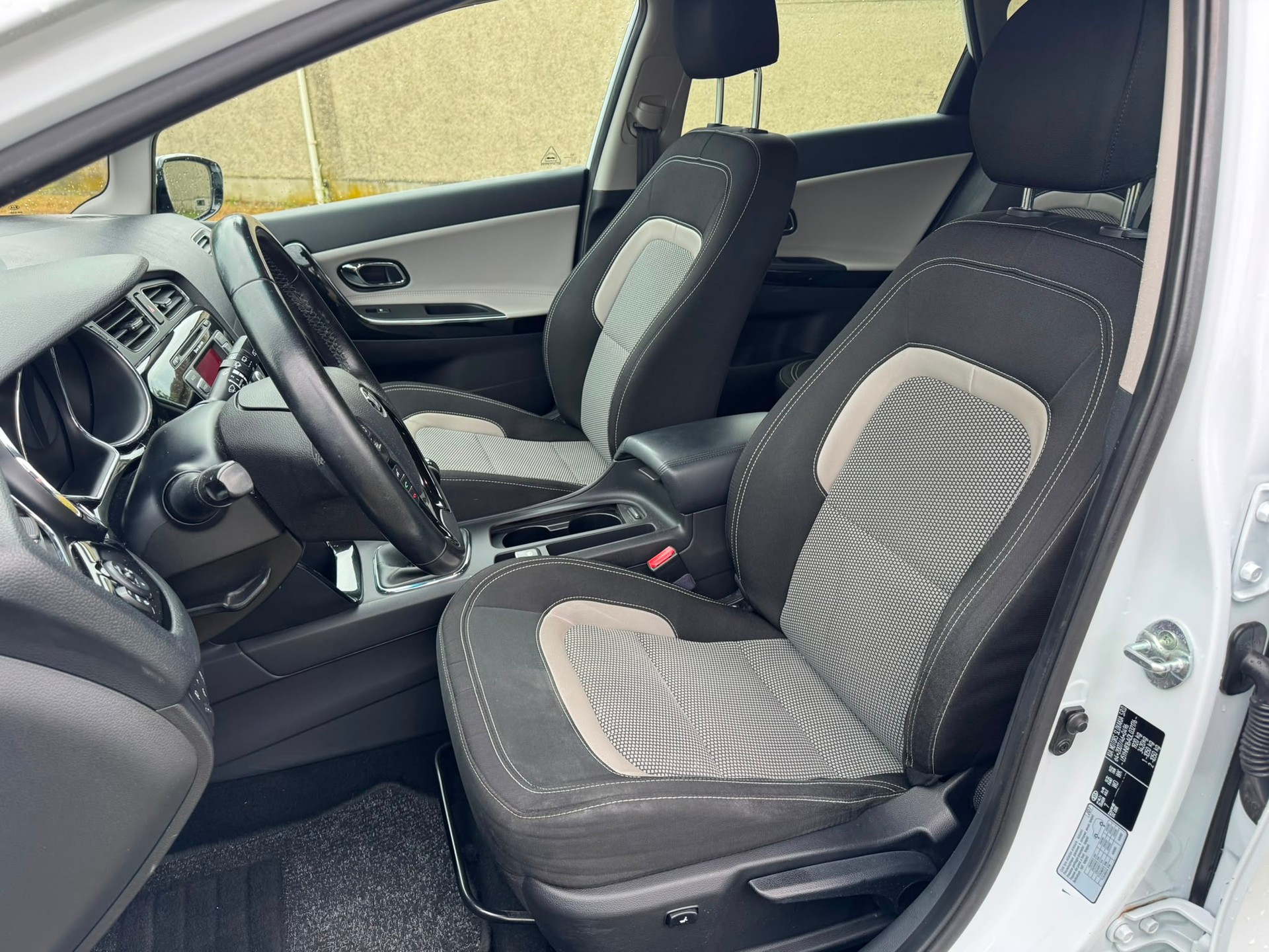 KIA Cee'd Sportswagon 1.6 CRDi-image-11