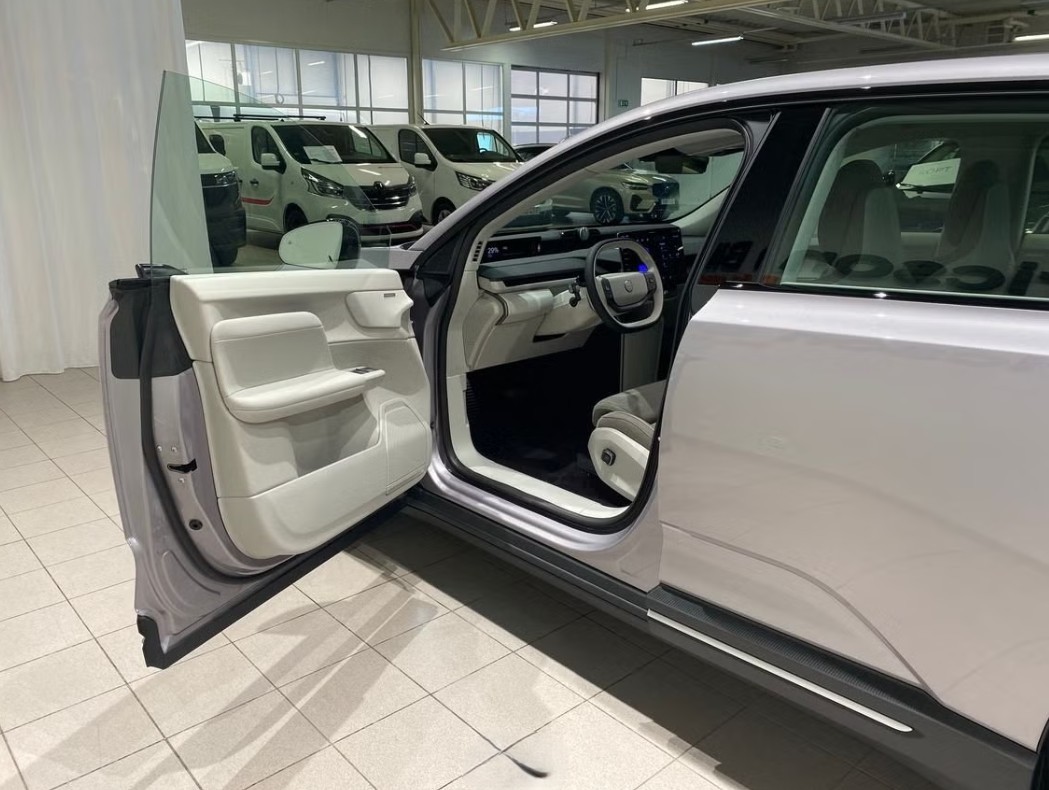 VOLVO EX60 Ultra AWD-image-10