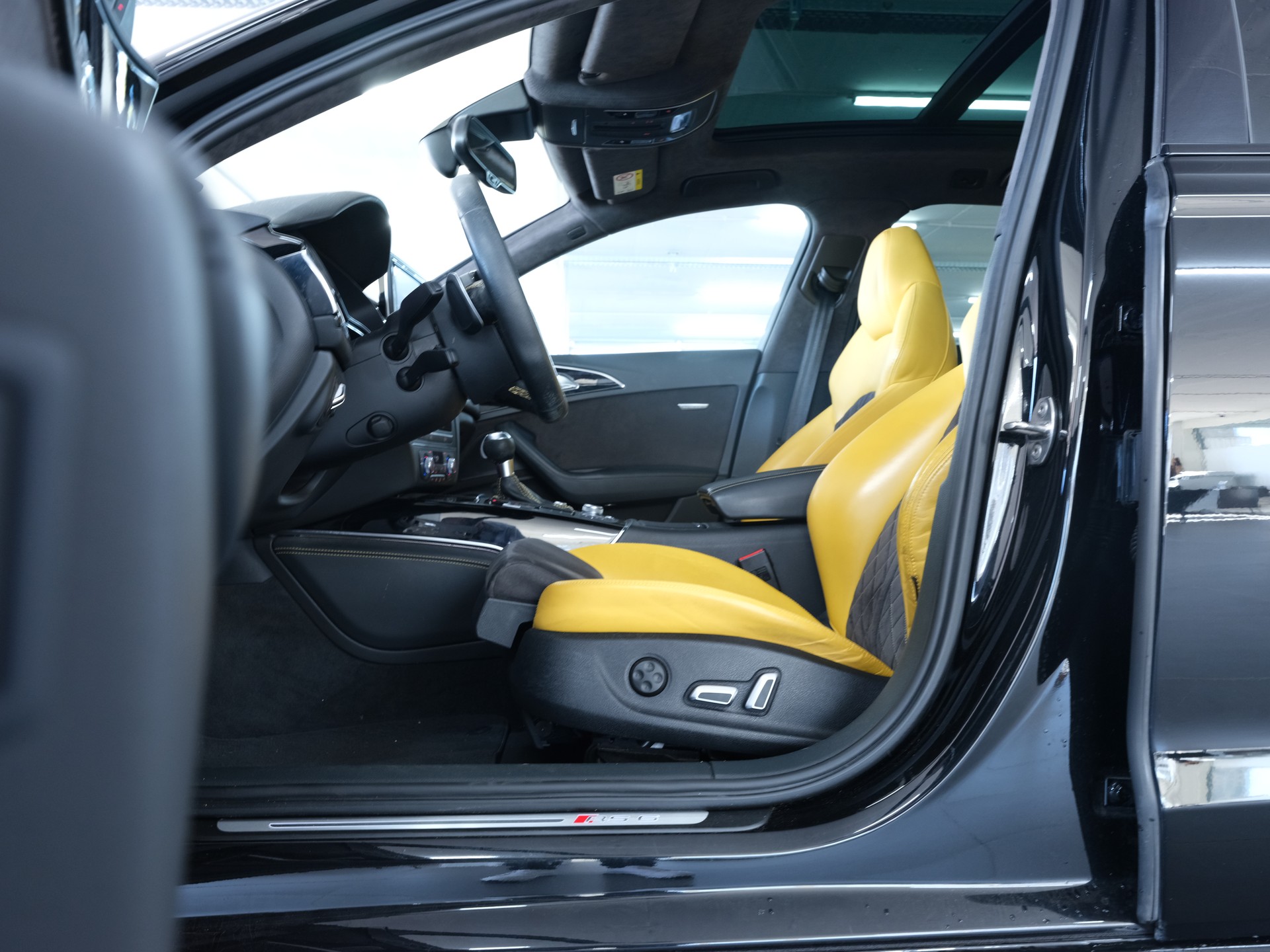 AUDI RS6 Avant 4.0 TFSI V8 performance quattro *Bose* *RS-Performance* *Panorama*-image-22