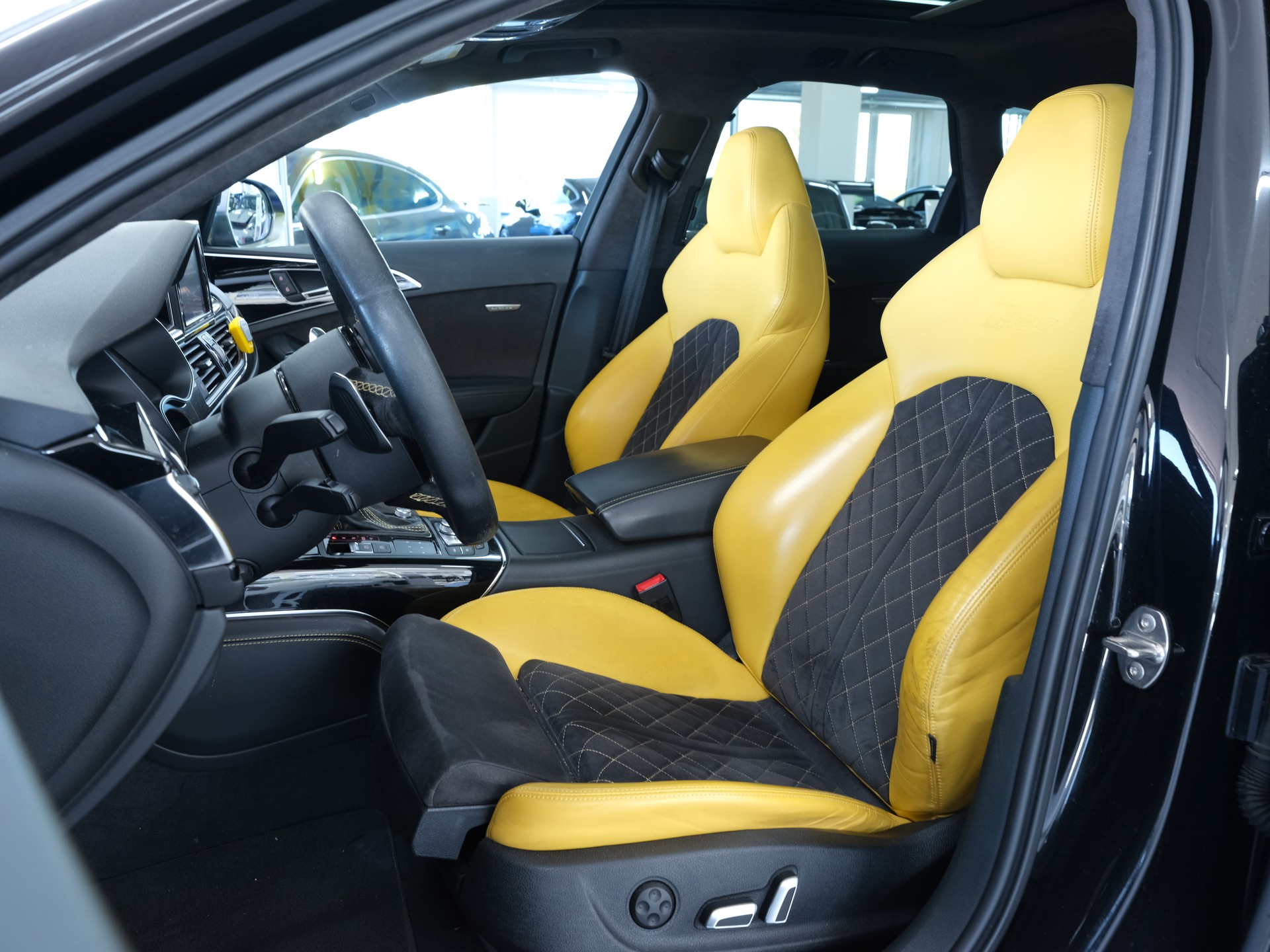 AUDI RS6 Avant 4.0 TFSI V8 performance quattro *Bose* *RS-Performance* *Panorama*-image-23
