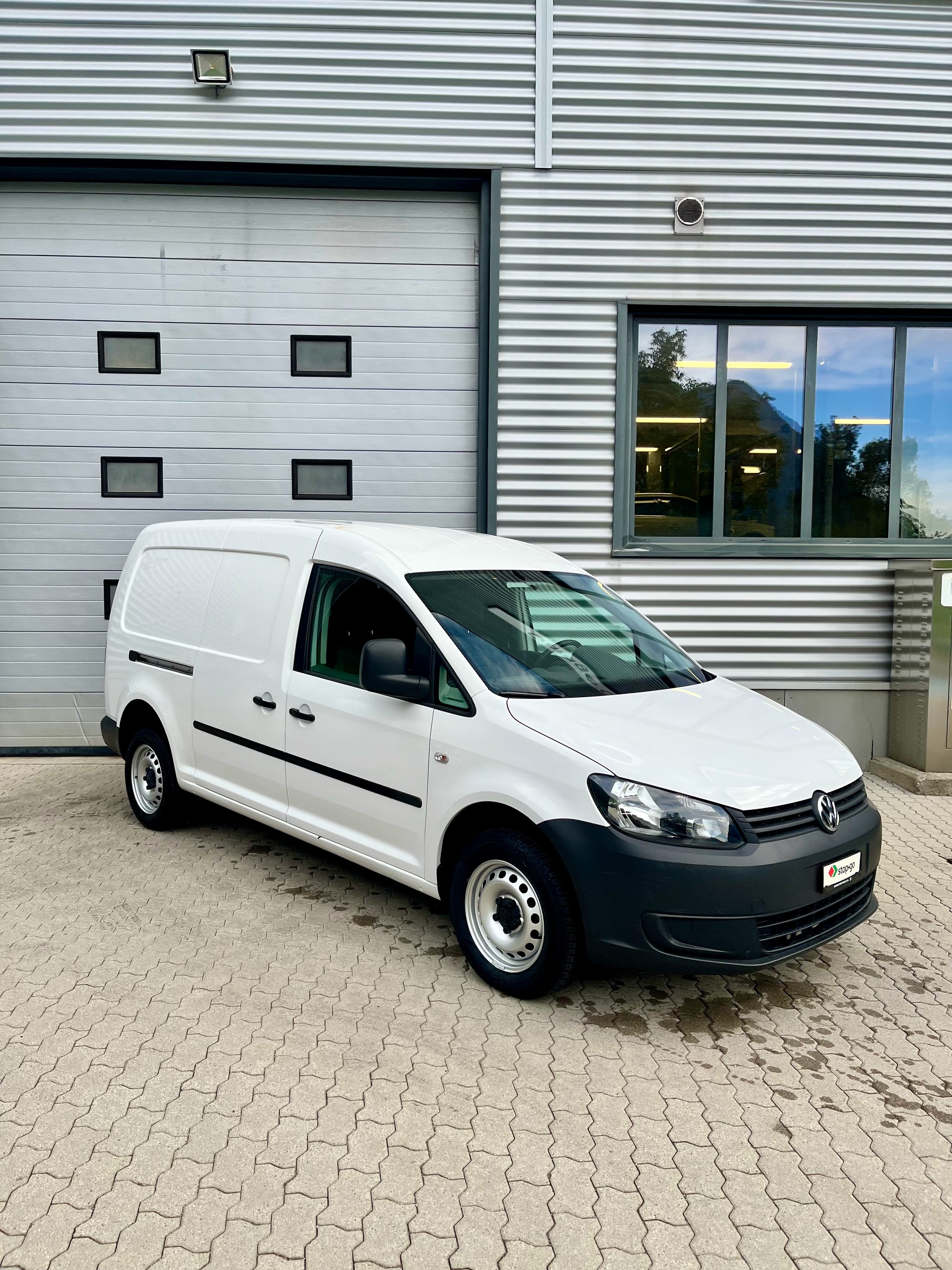 VW Caddy Maxi 2.0 TDI 4Motion-image-2