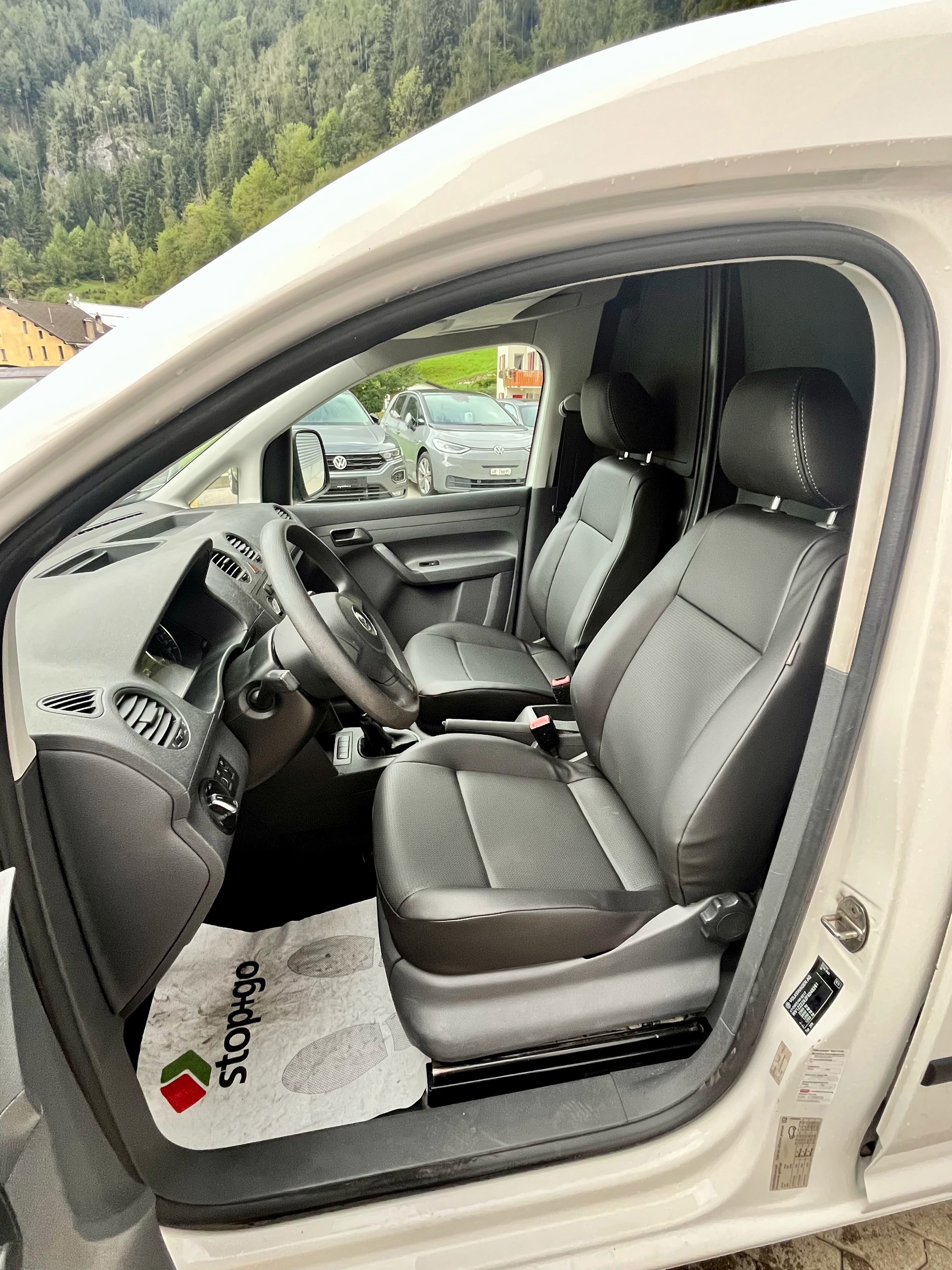 VW Caddy Maxi 2.0 TDI 4Motion-image-5
