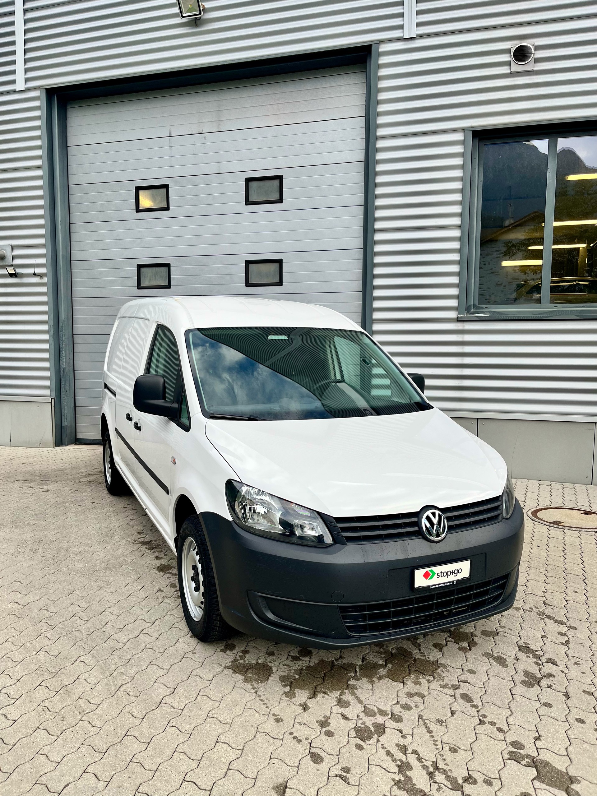 VW Caddy Maxi 2.0 TDI 4Motion-image-1
