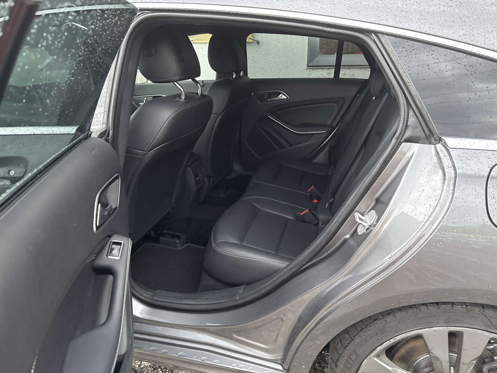 MERCEDES-BENZ CLA Shooting Brake 180 Urban-image-7