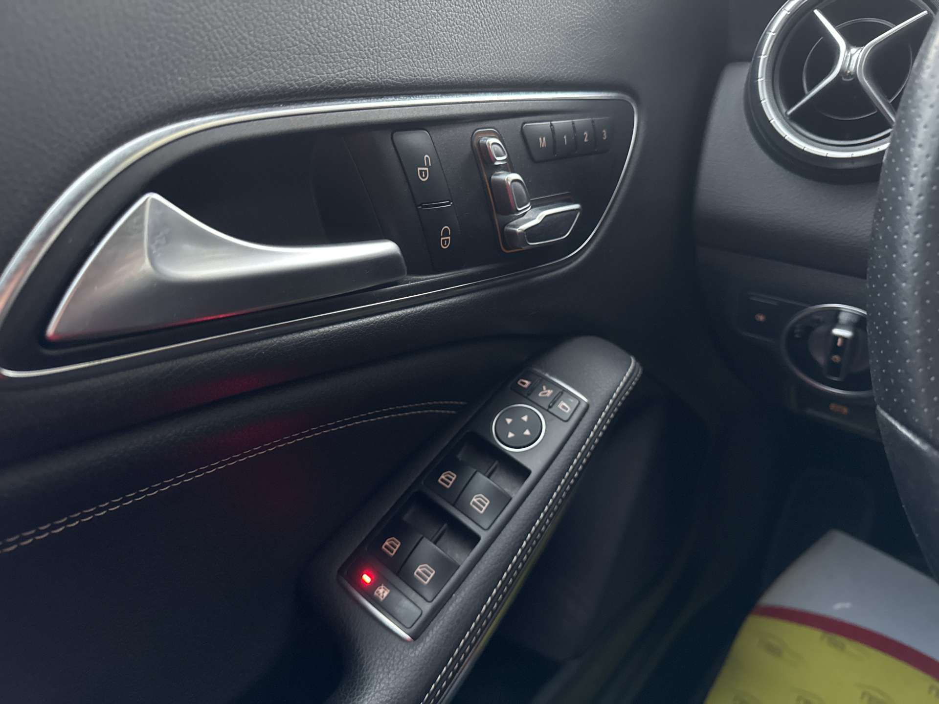 MERCEDES-BENZ CLA Shooting Brake 180 Urban-image-15