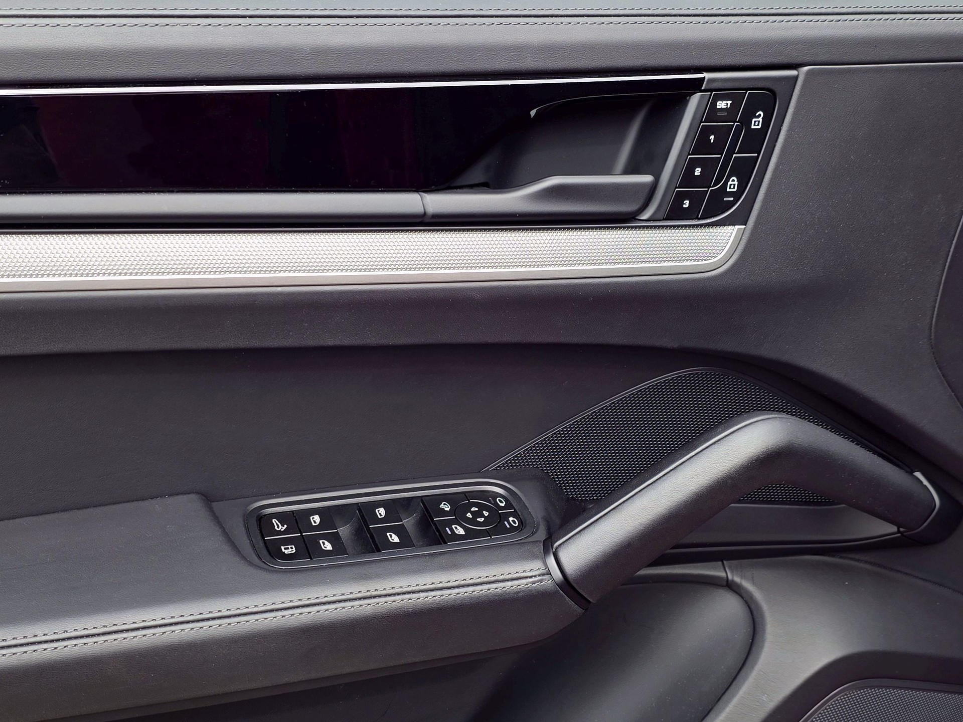 PORSCHE Cayenne Coupé E-Hybrid Tiptronic-image-23