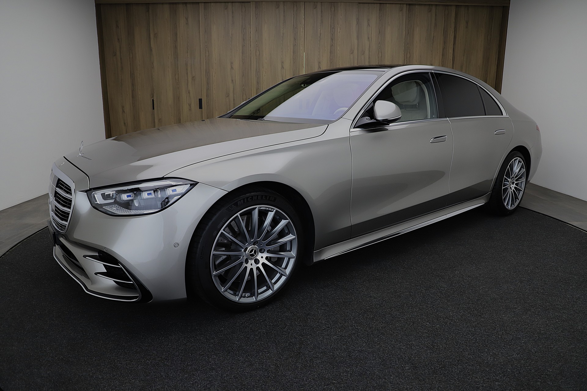 MERCEDES-BENZ S 500 4Matic AMG Line 9G-Tronic mit Vollausstattung und MSI+ Vollgarantie bis 1.2027