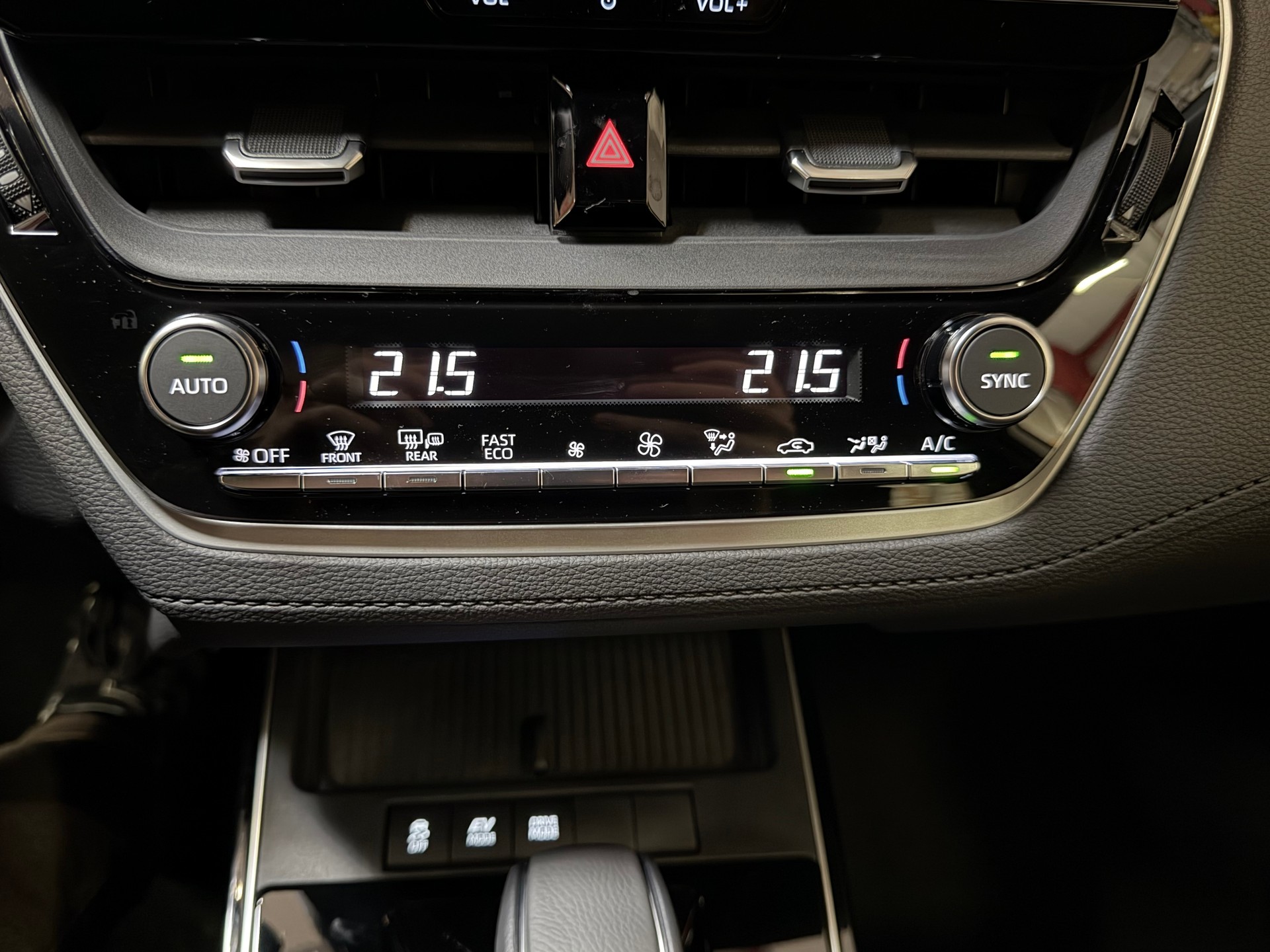 TOYOTA Corolla Cross 2.0 Trend e-CVT AWD-image-26