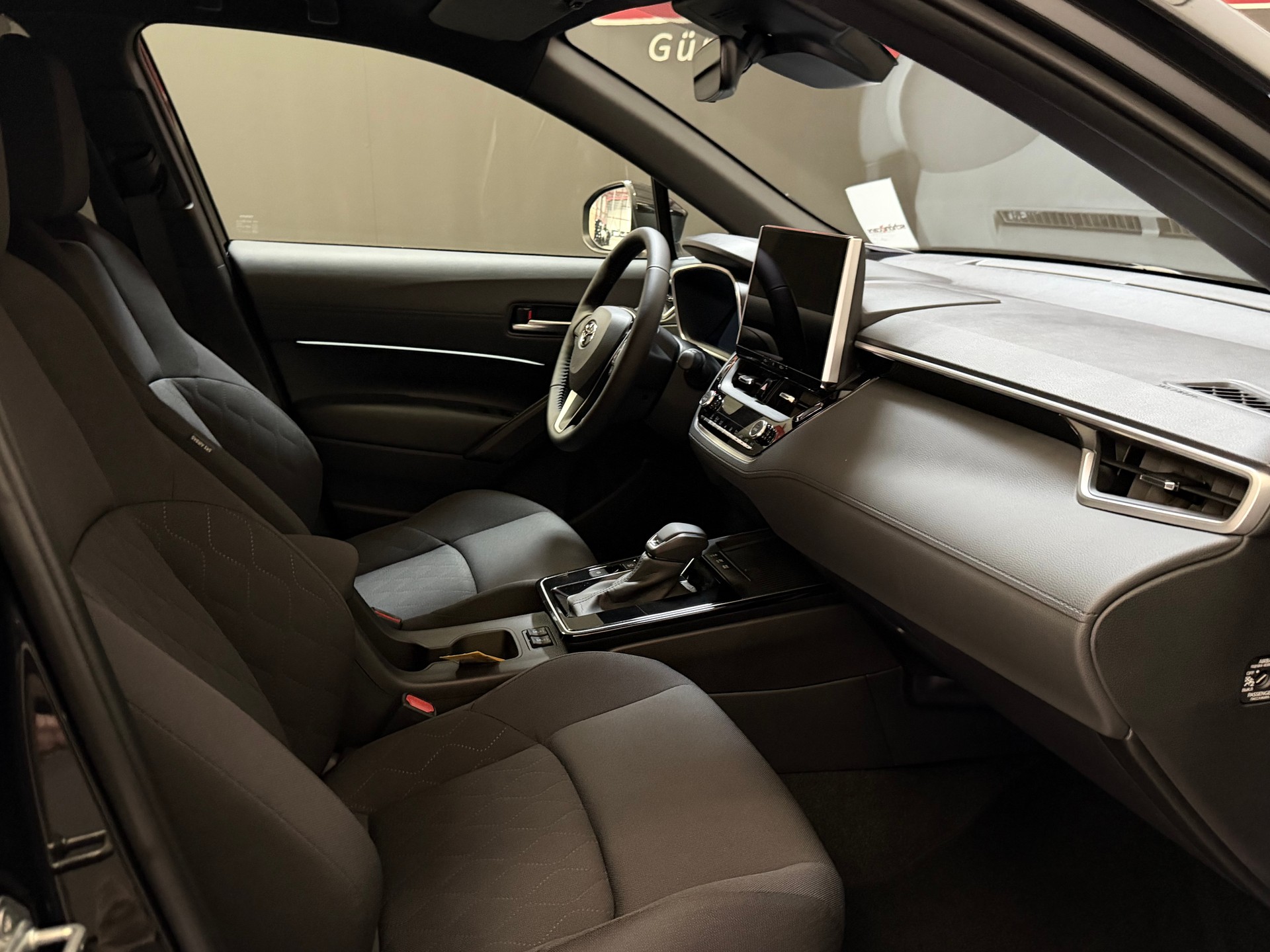 TOYOTA Corolla Cross 2.0 Trend e-CVT AWD-image-13